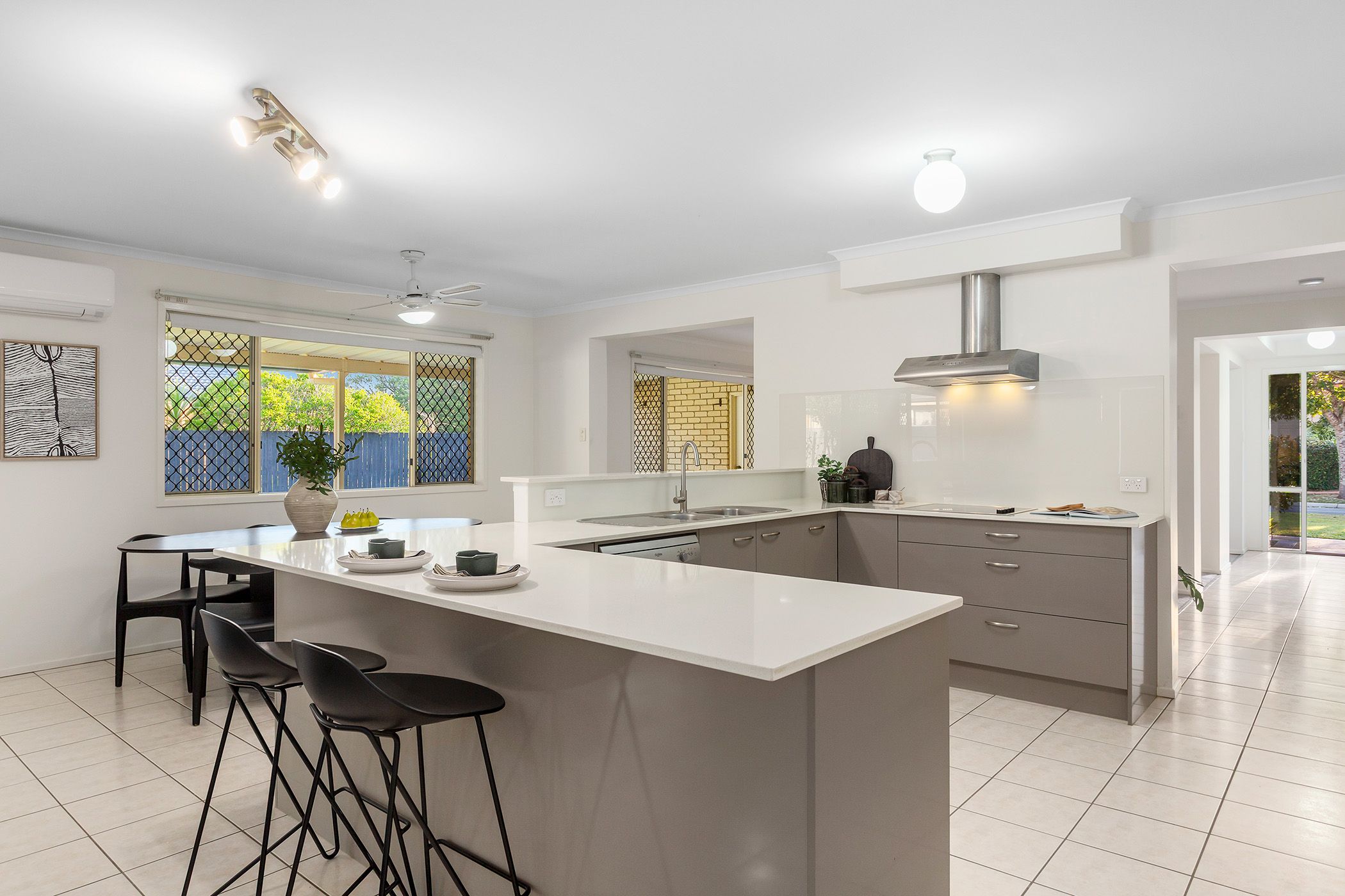 112 Kirralee Crescent — photo 5 of 20