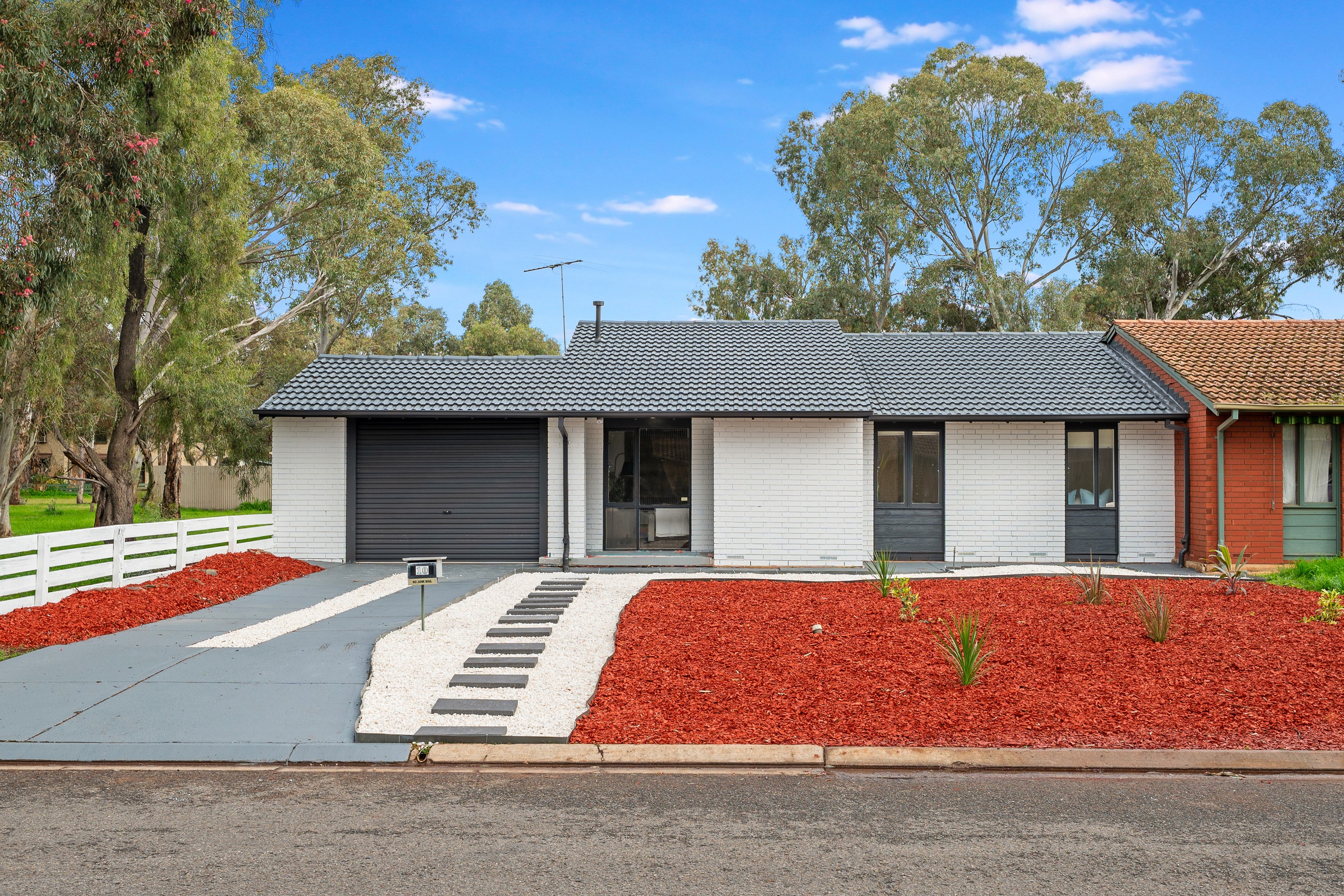 10 Woodcock Crescent, Para Hills West, SA 5096