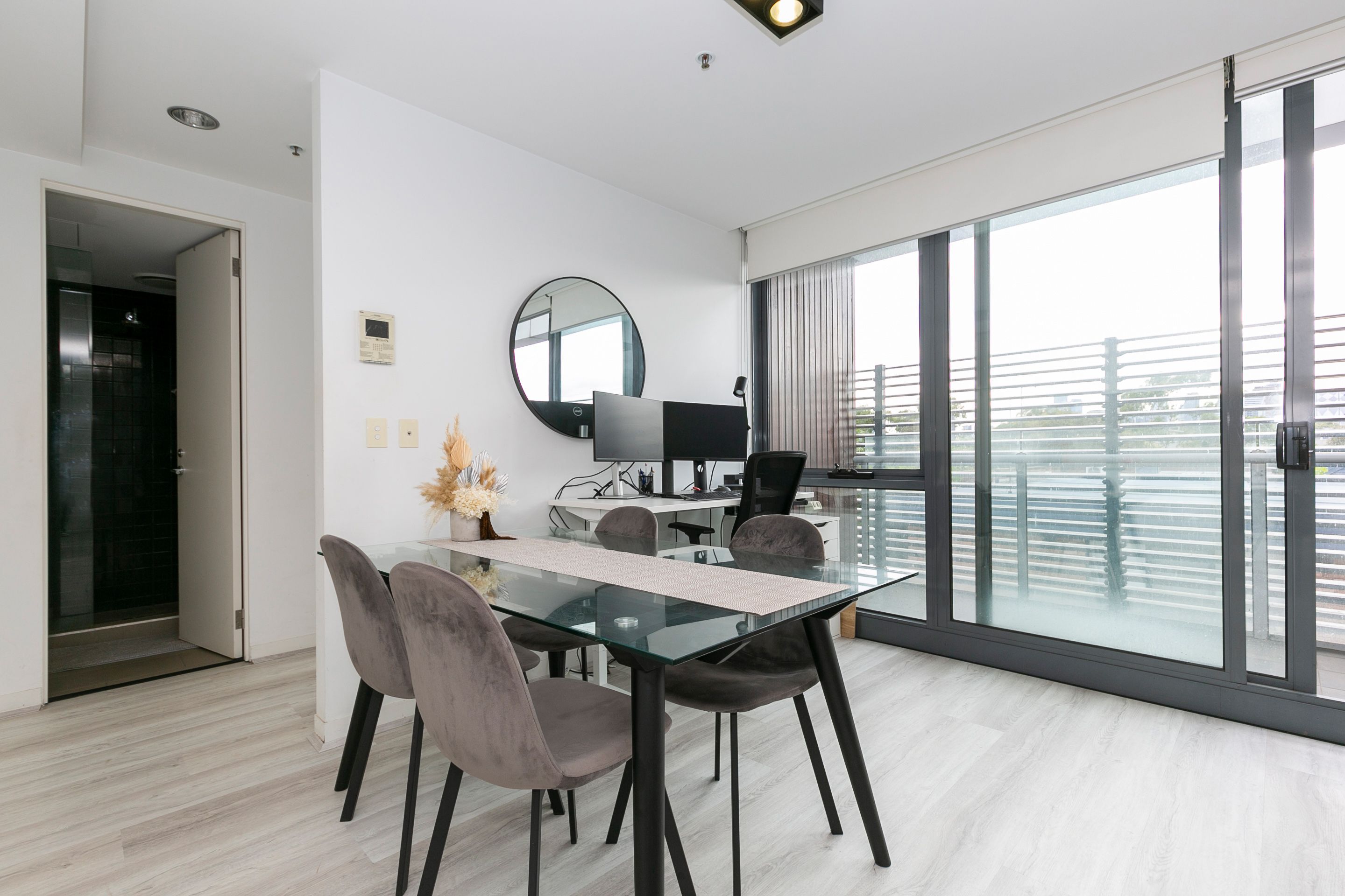 207/115 Nott Street — photo 4 of 9