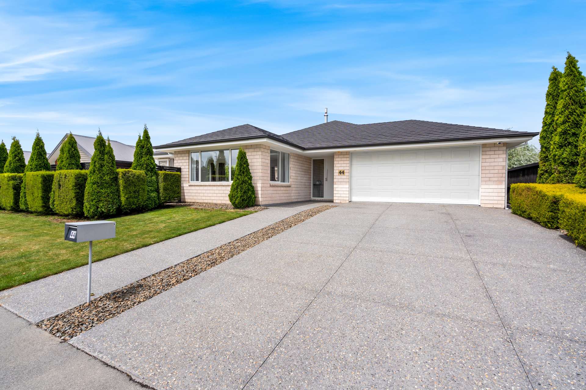 44 Cairnbrae Drive photo 0