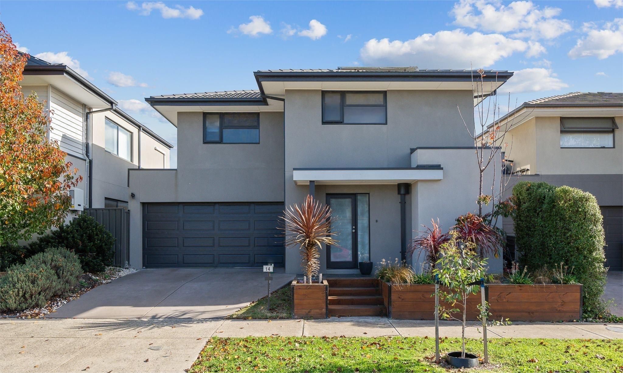 14 Hammersmith Way, Cranbourne East VIC 3977