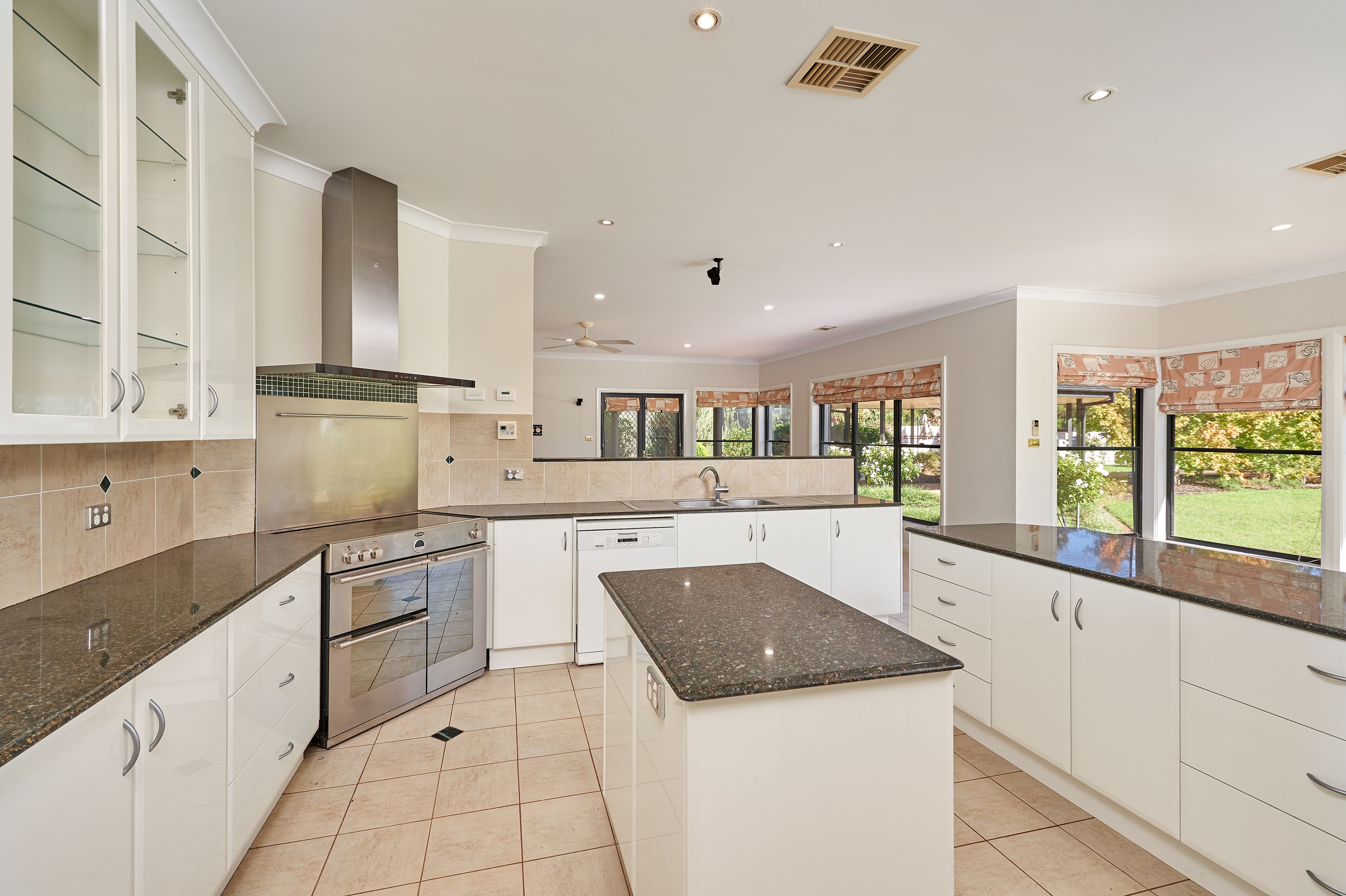 2 Iverach Street, Coolamon, NSW 2701