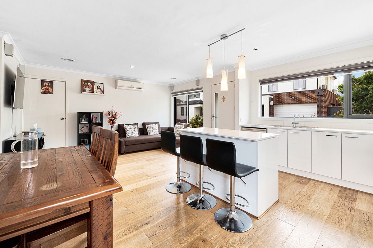 10/17 Golden Elm Way, Lyndhurst, VIC 3975