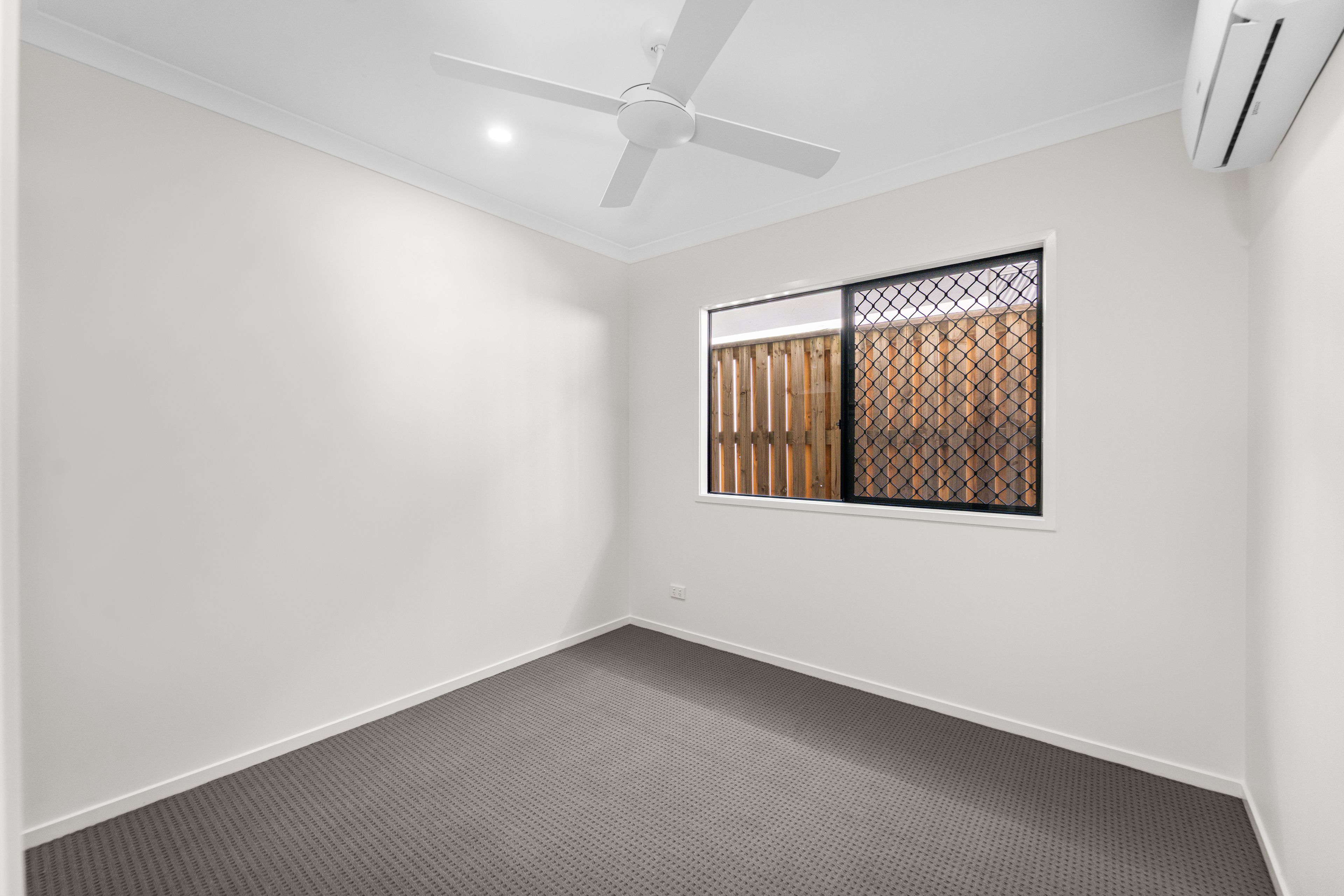 60 Mount Kaputar Avenue — photo 9 of 15