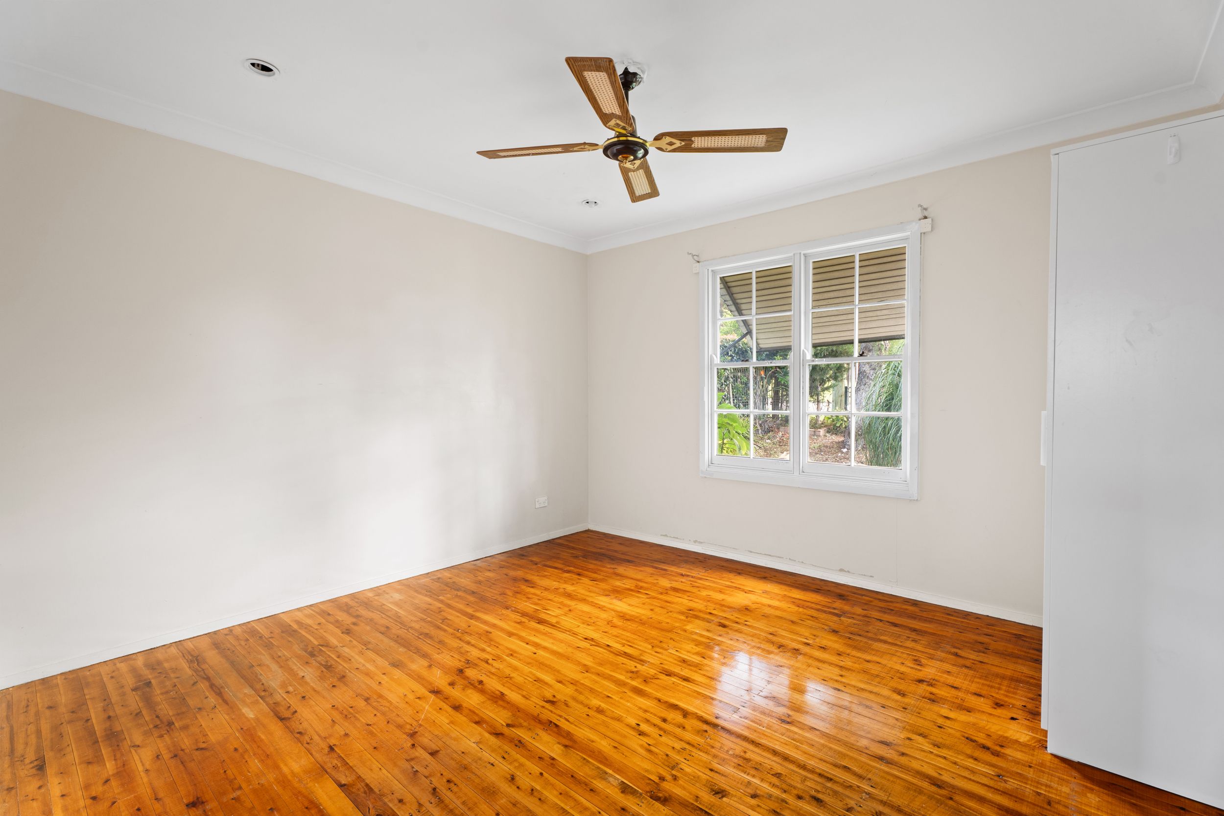 16 Sandringham Avenue — photo 6 of 19