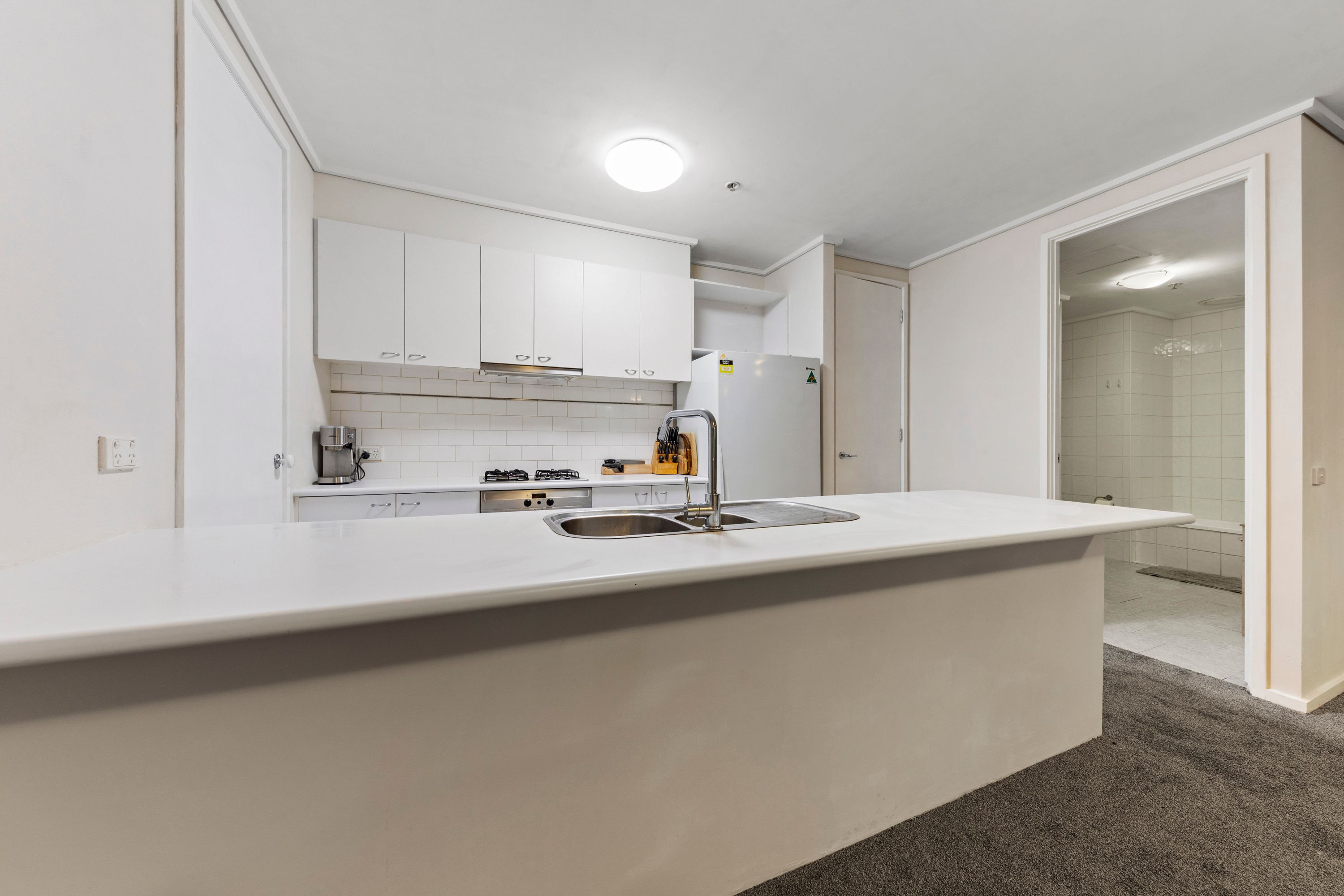 29/99 Whiteman Street — photo 8 of 24