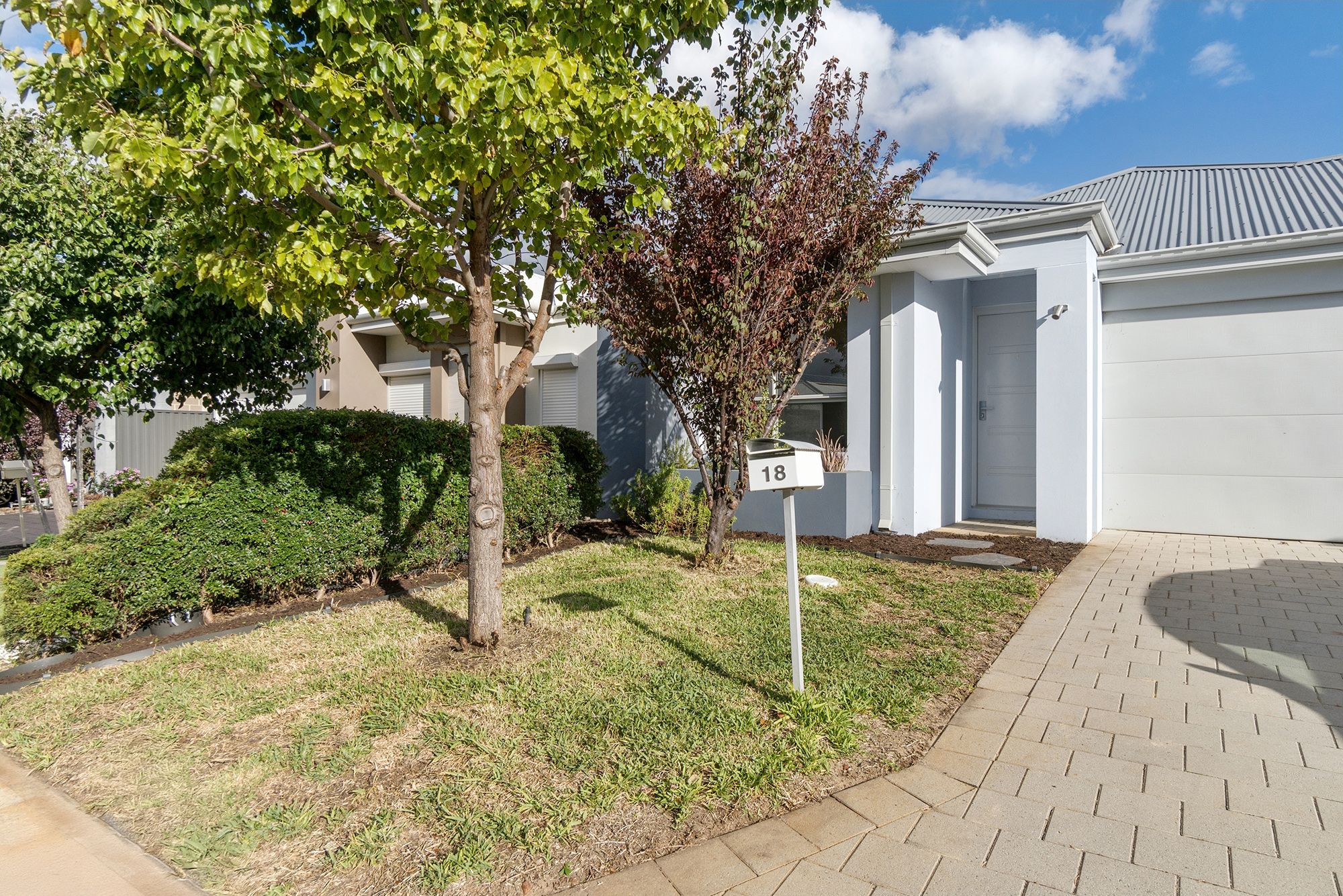 18 Rhodeswood Drive, Aveley, WA 6069
