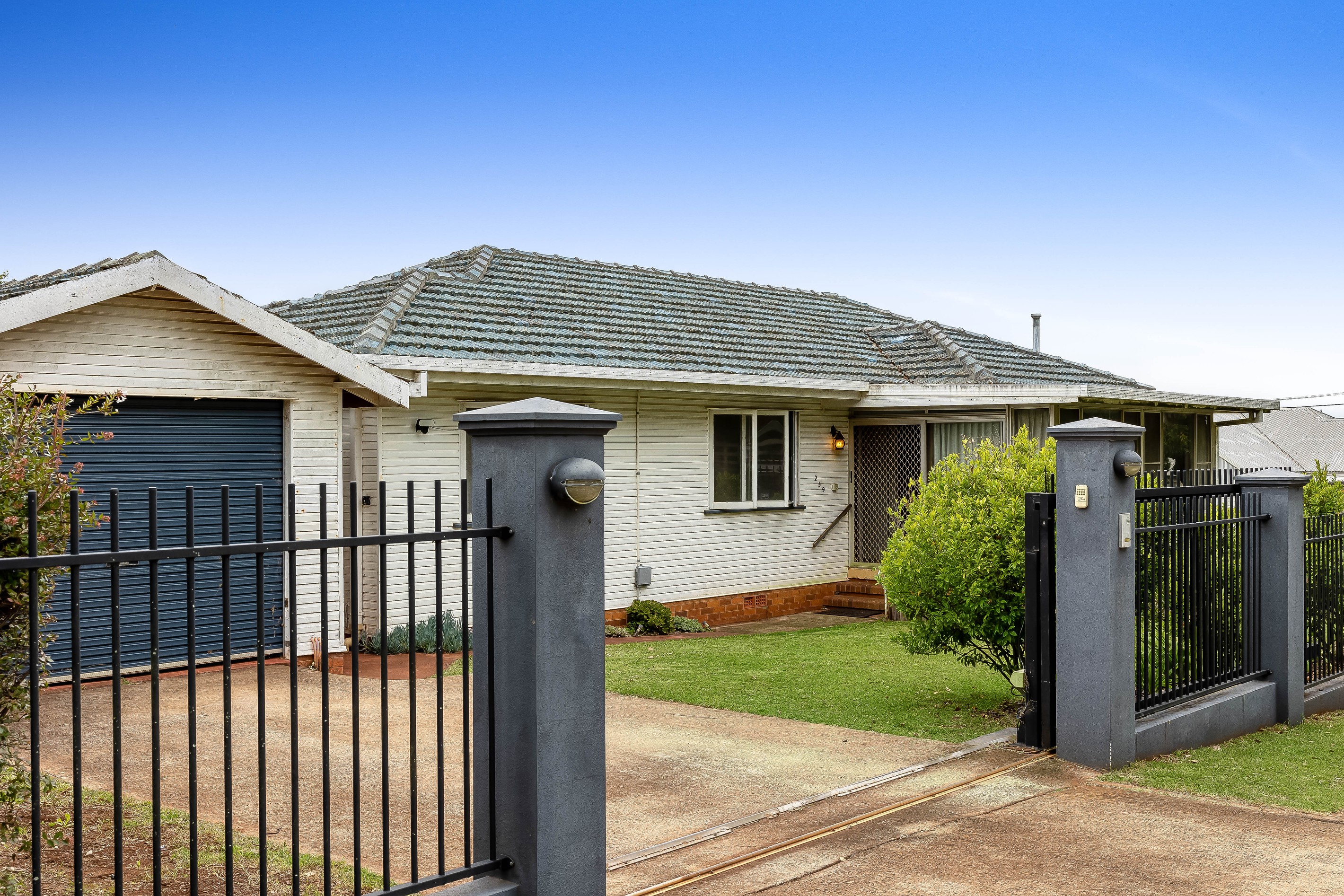 259 Geddes Street, Centenary Heights, QLD 4350