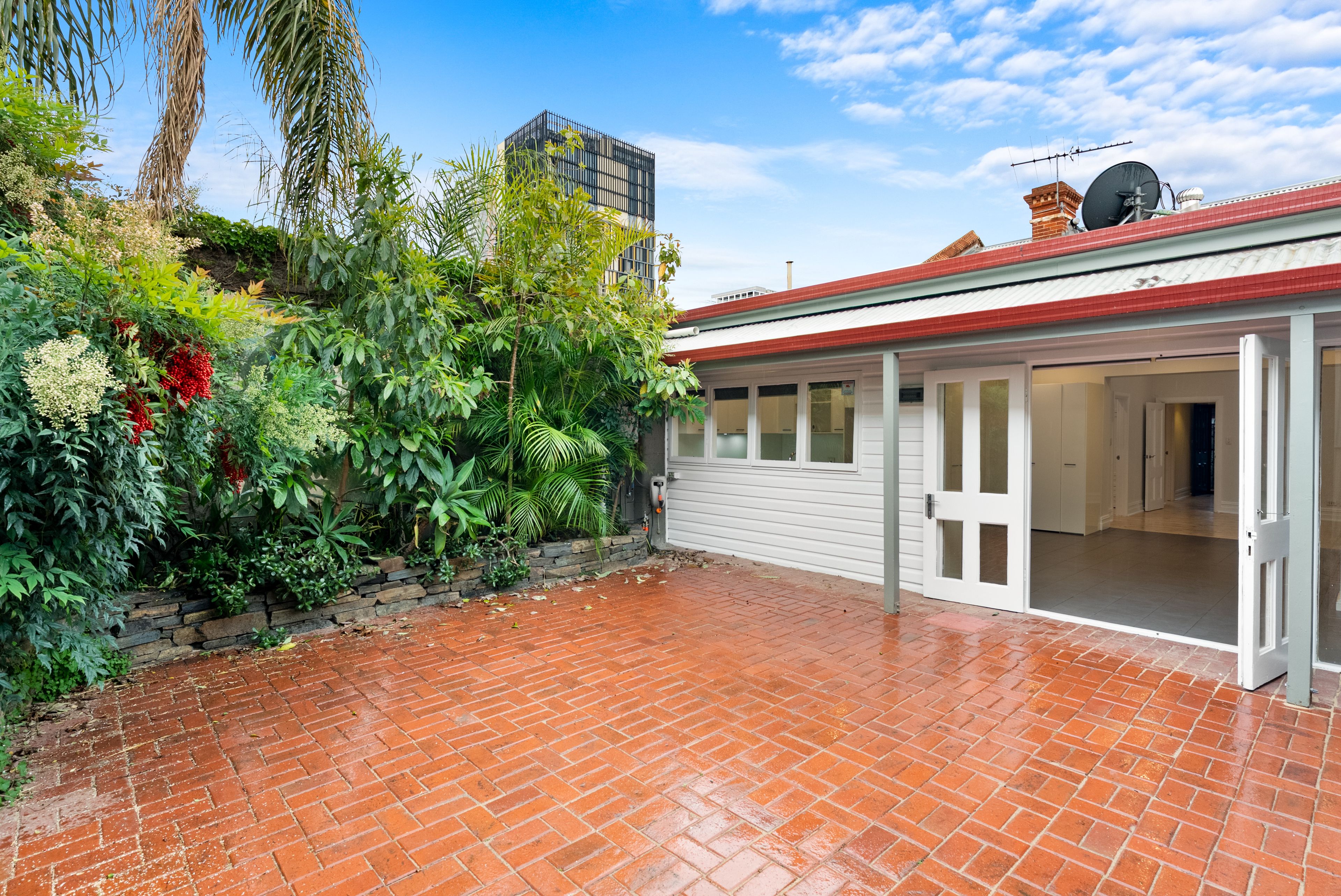 15 Russell Street — photo 10 of 10