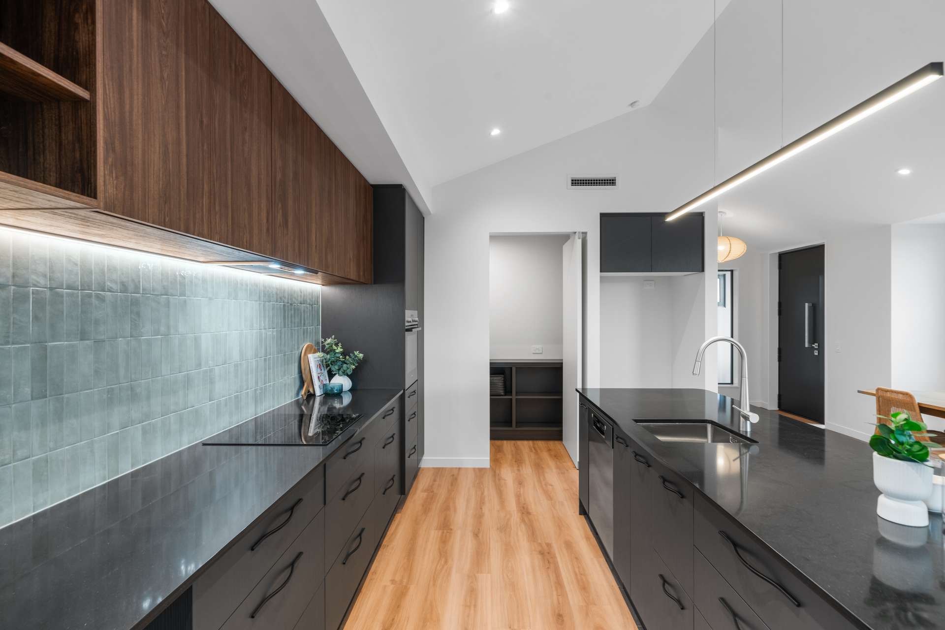 158 Gardiners Road photo 10