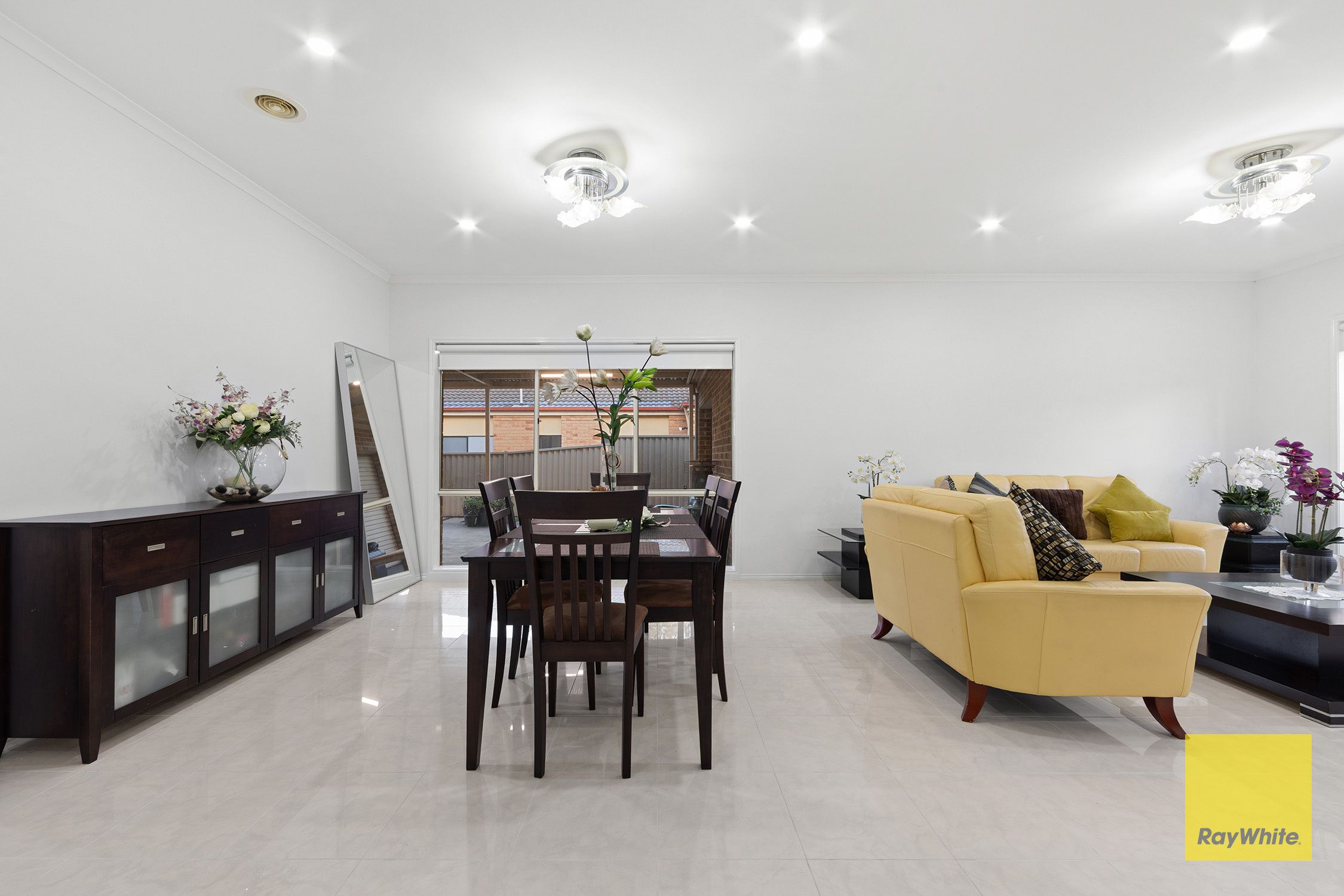 27 Abbington Crescent — photo 4 of 26
