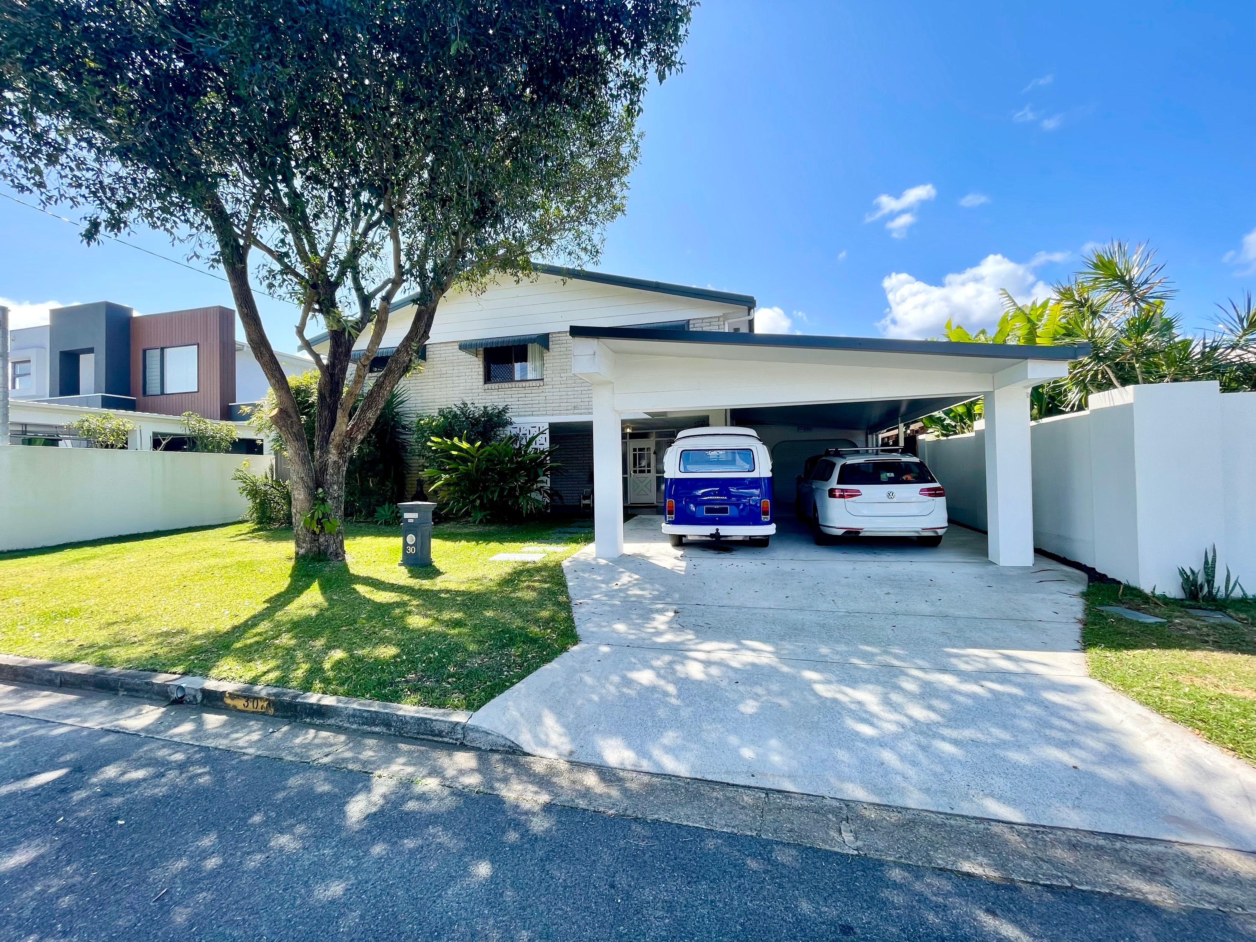 30 Ilkinia Avenue, Broadbeach Waters, QLD 4218