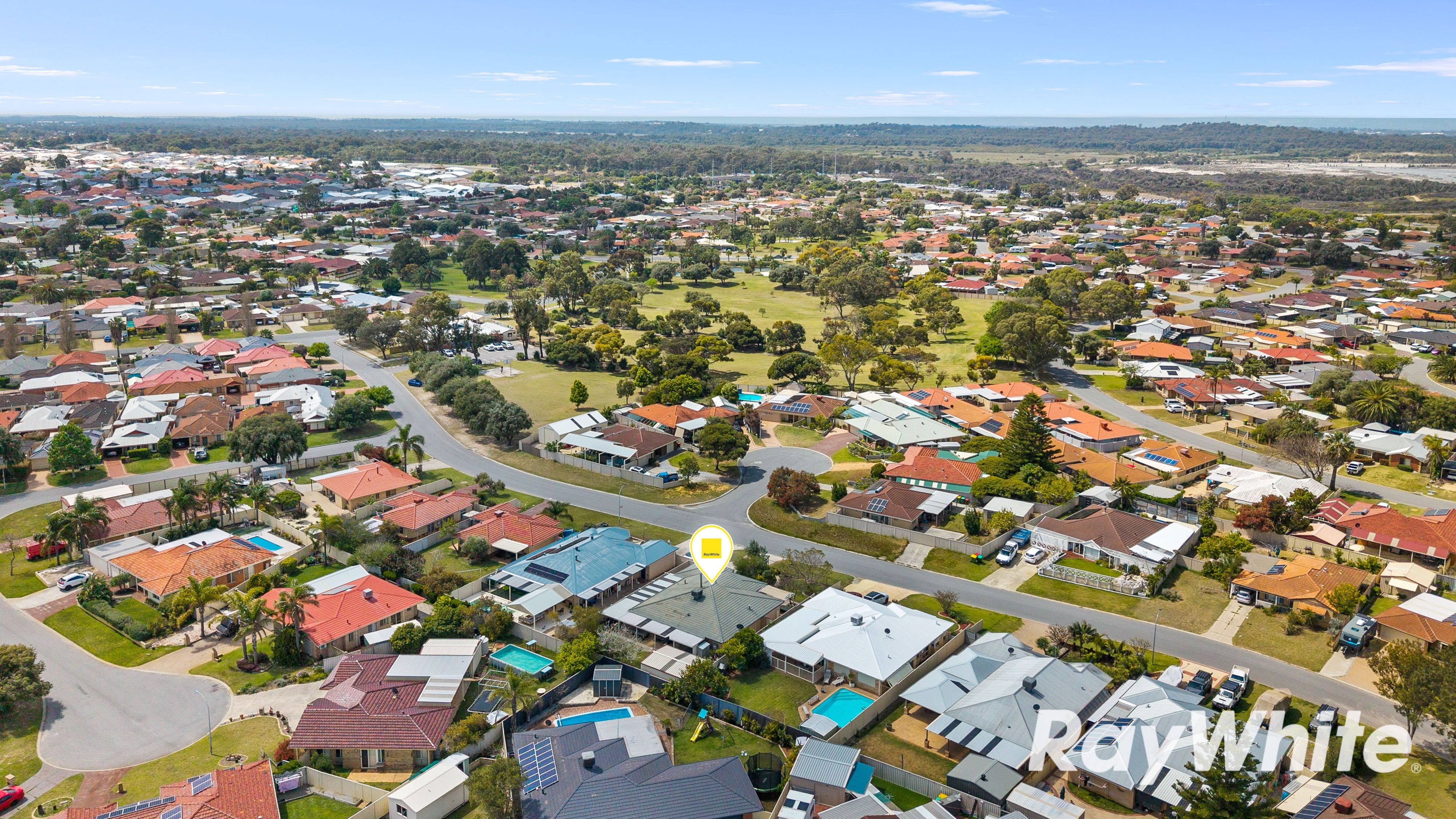 14 Moreton Crescent — photo 4 of 17