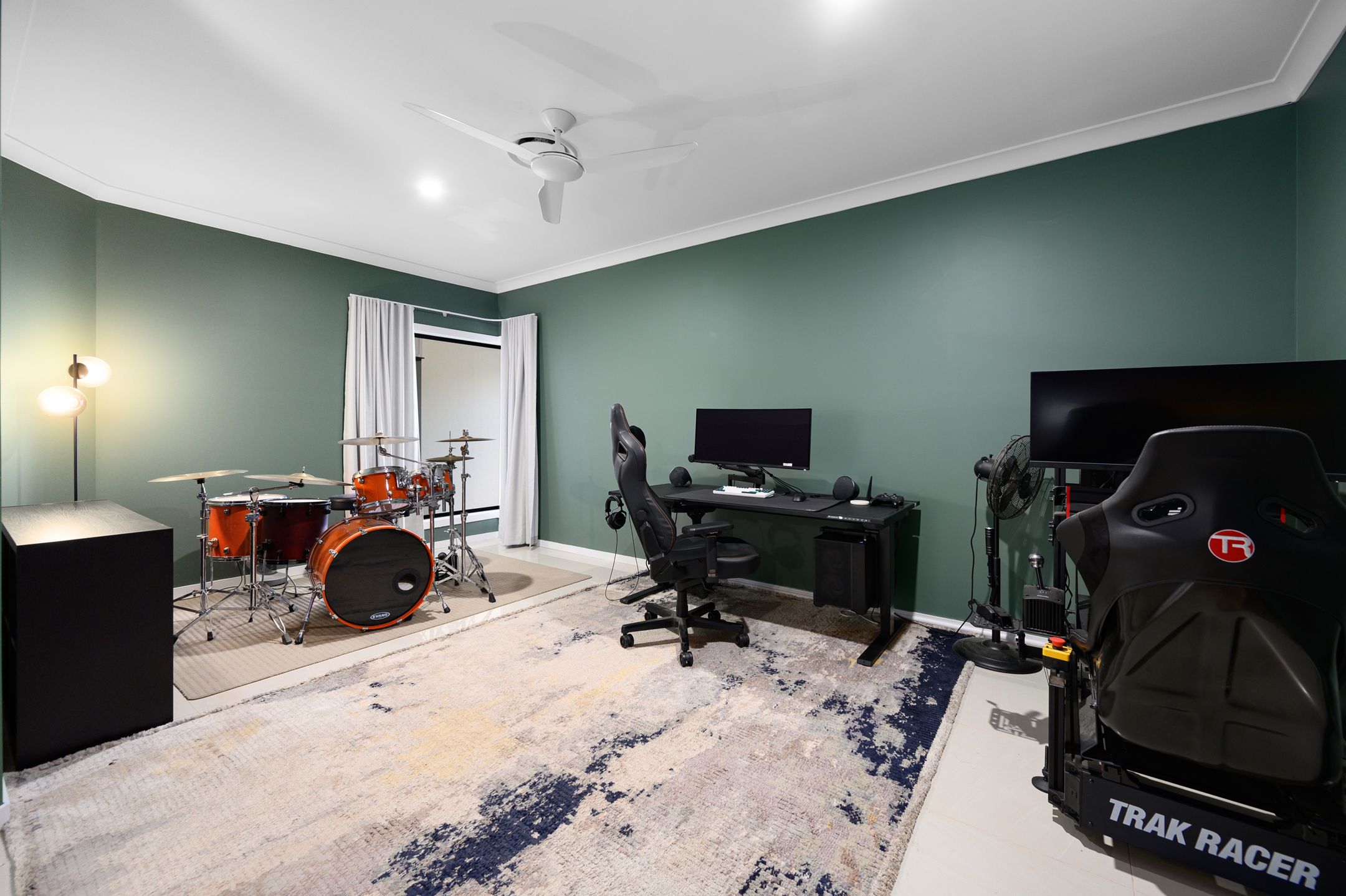 19 Peregrine Crescent — photo 11 of 24