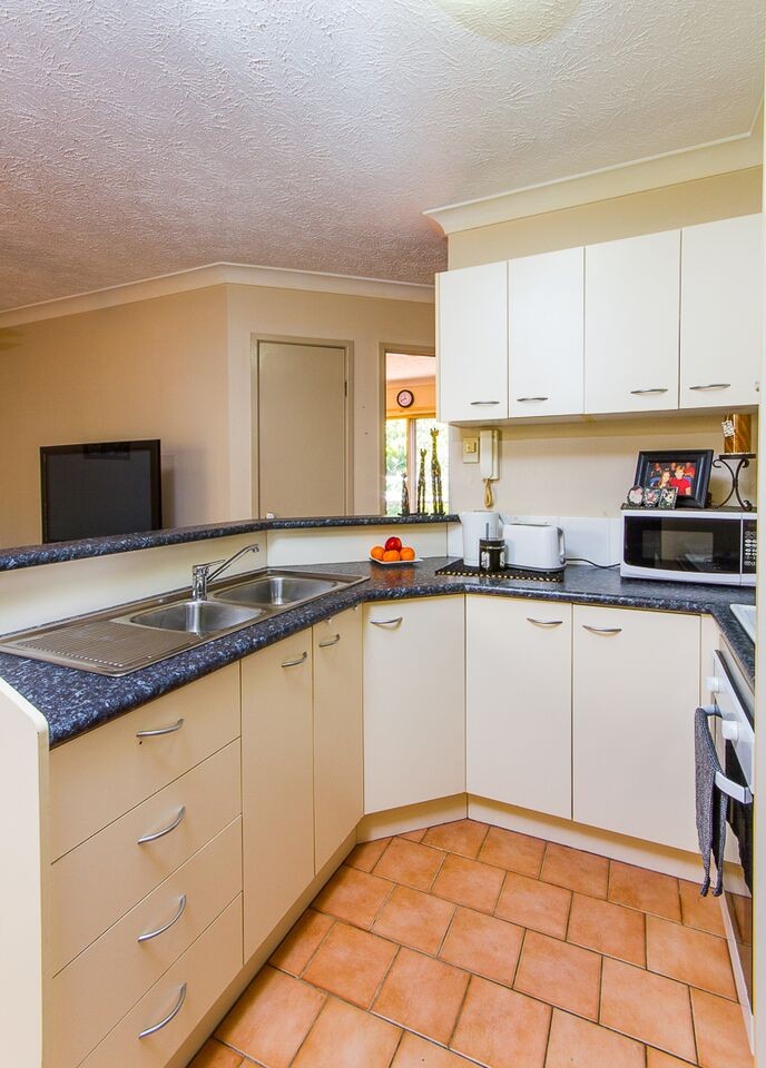 4/14 Spendelove Avenue, Southport, QLD 4215