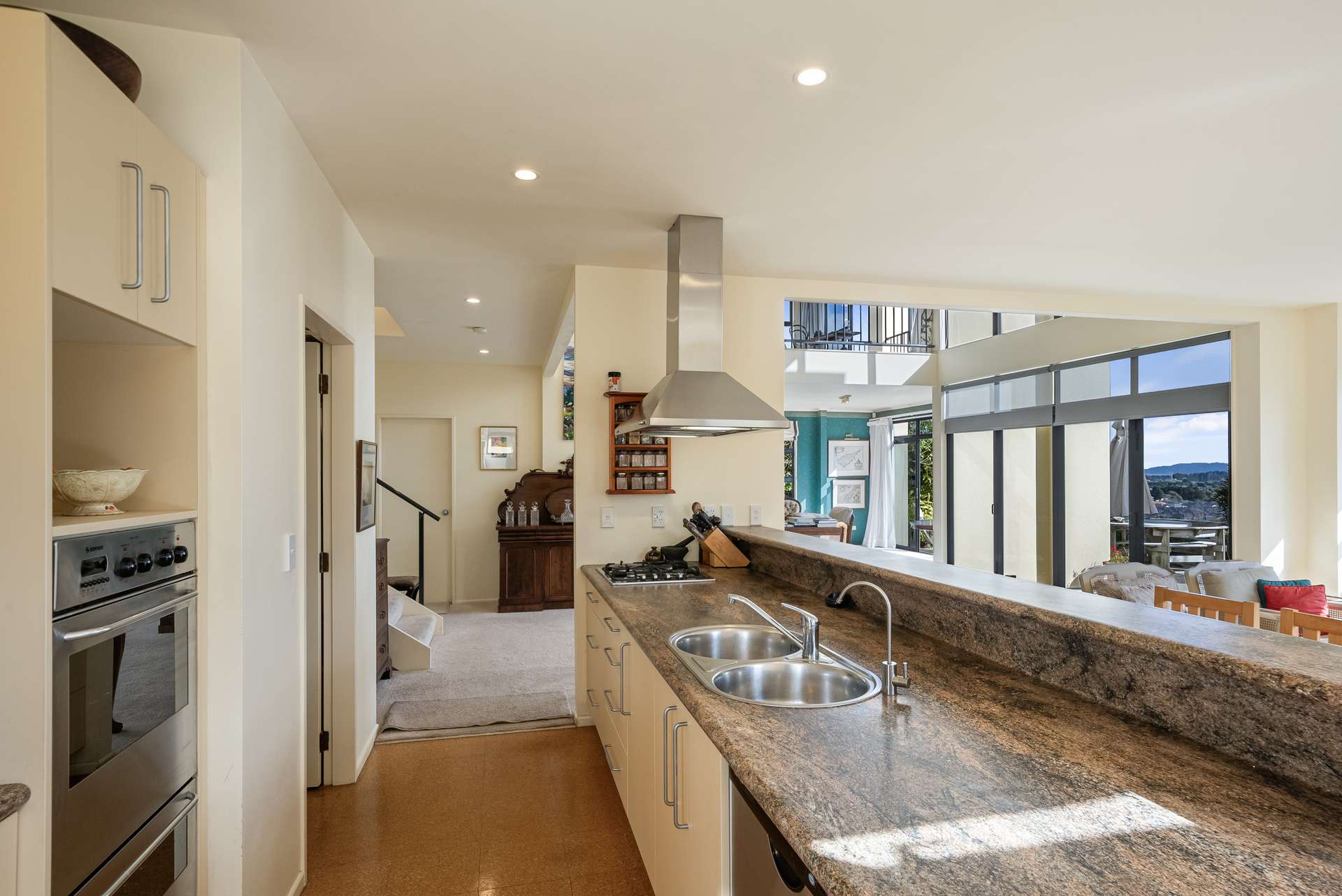 142 Winara Avenue photo 9