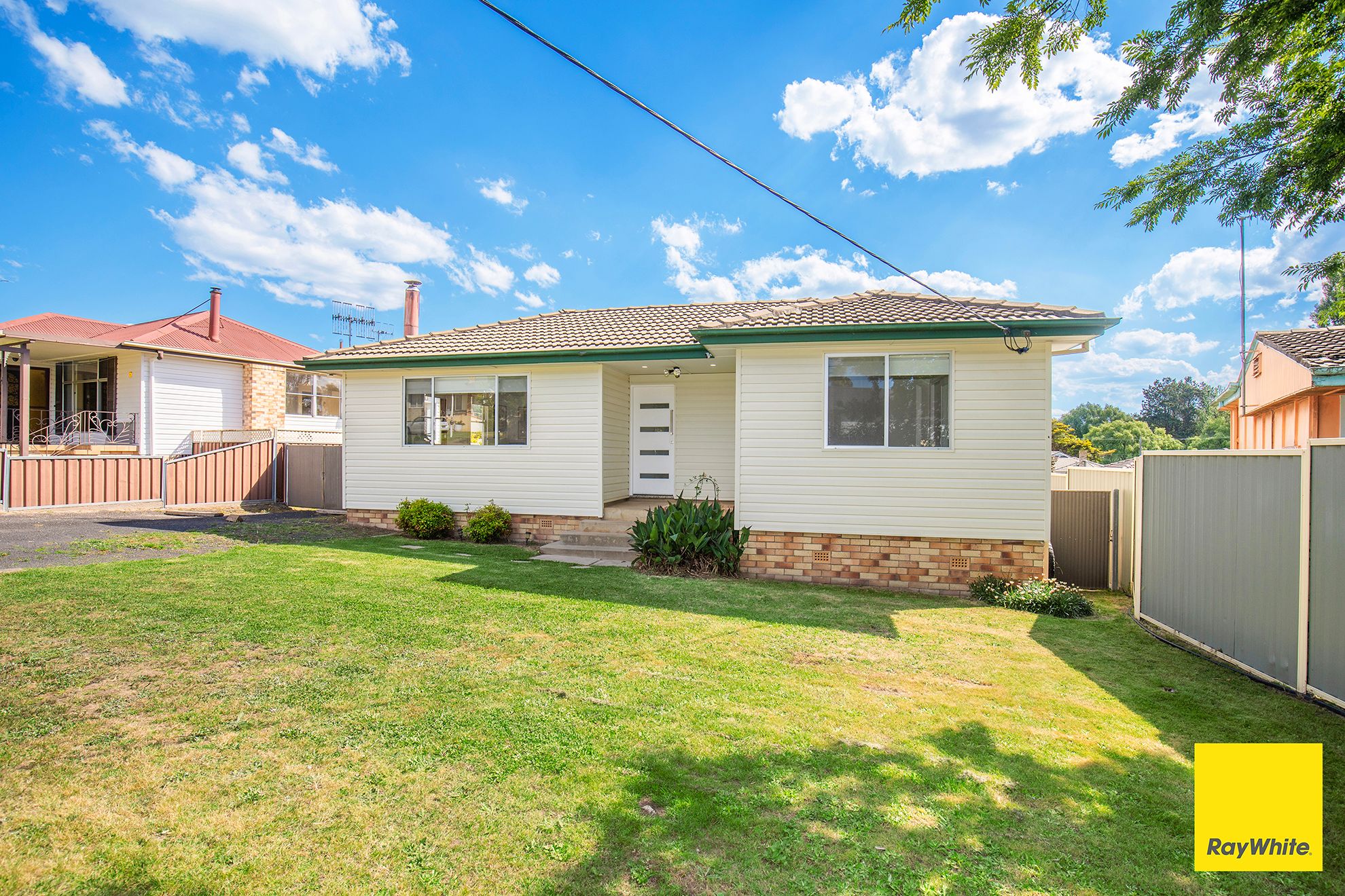 8 Prince Avenue, Uralla NSW 2358