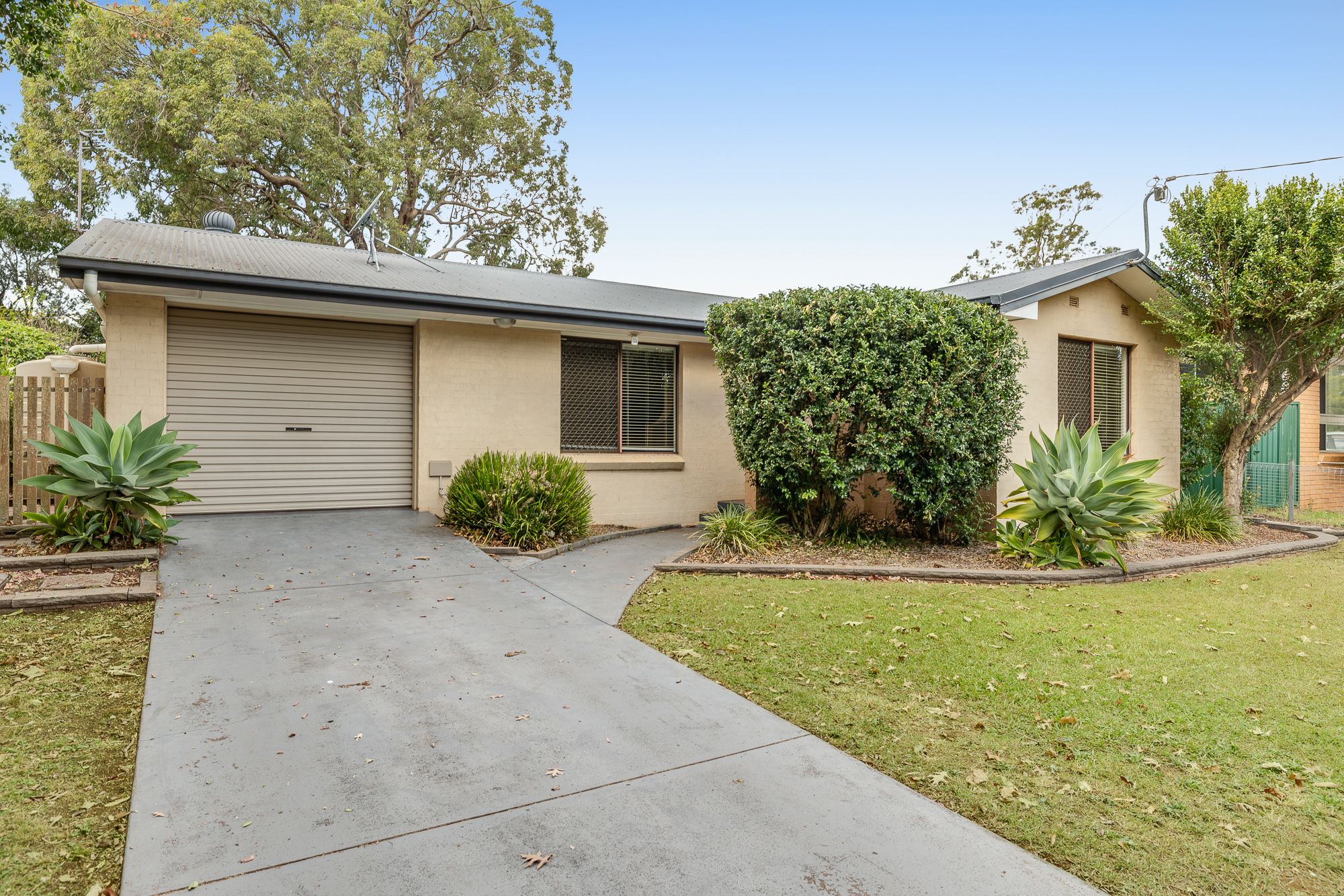 50 Stuart Street, Mount Lofty QLD 4350