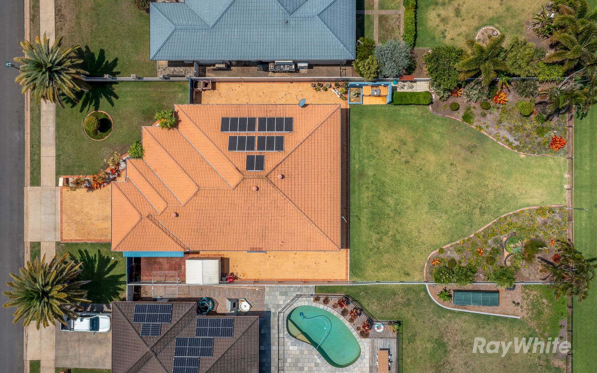 202 Barolin Esplanade, Coral Cove, QLD 4670