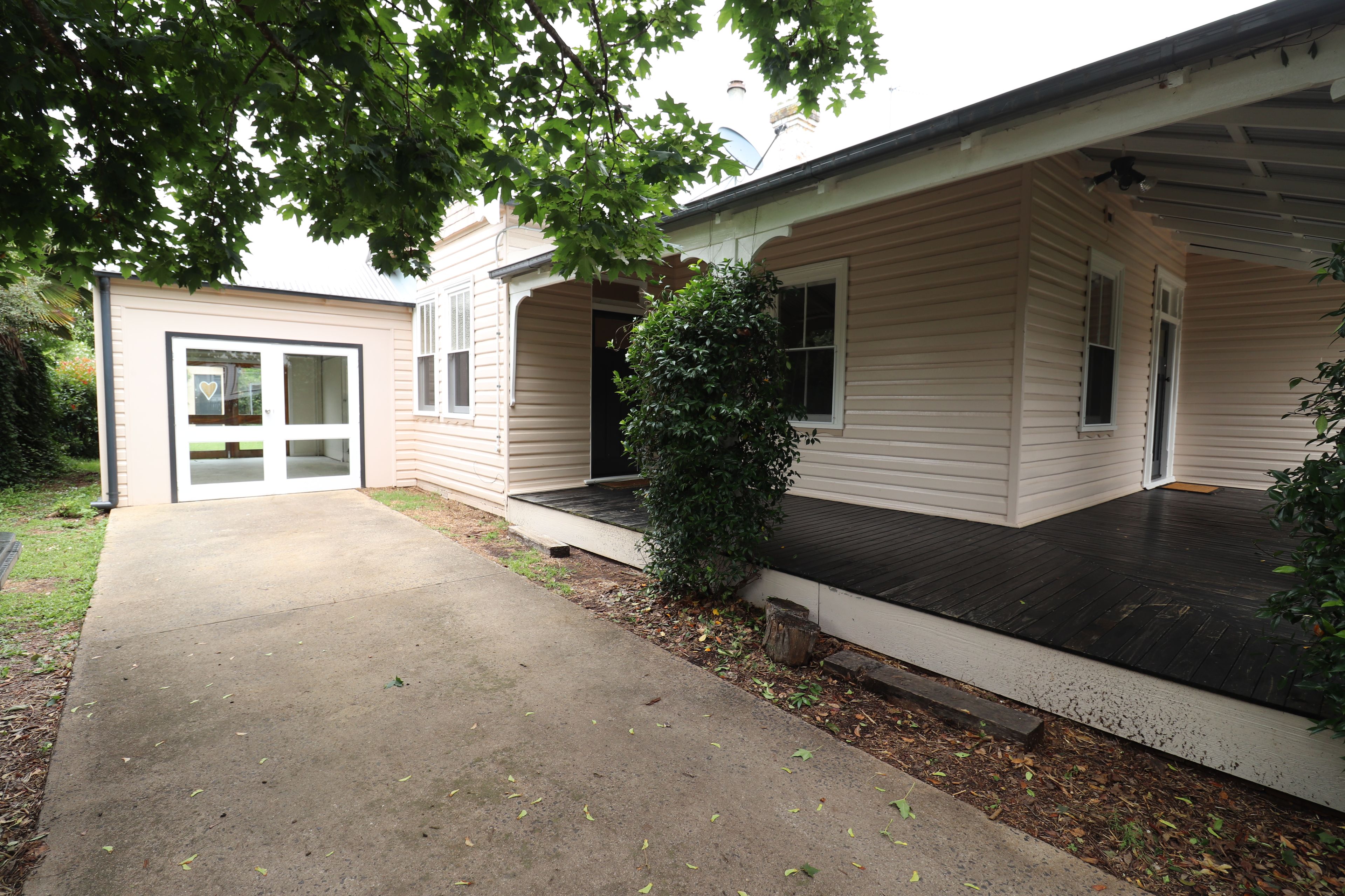 69 Meade, Glen Innes, NSW 2370