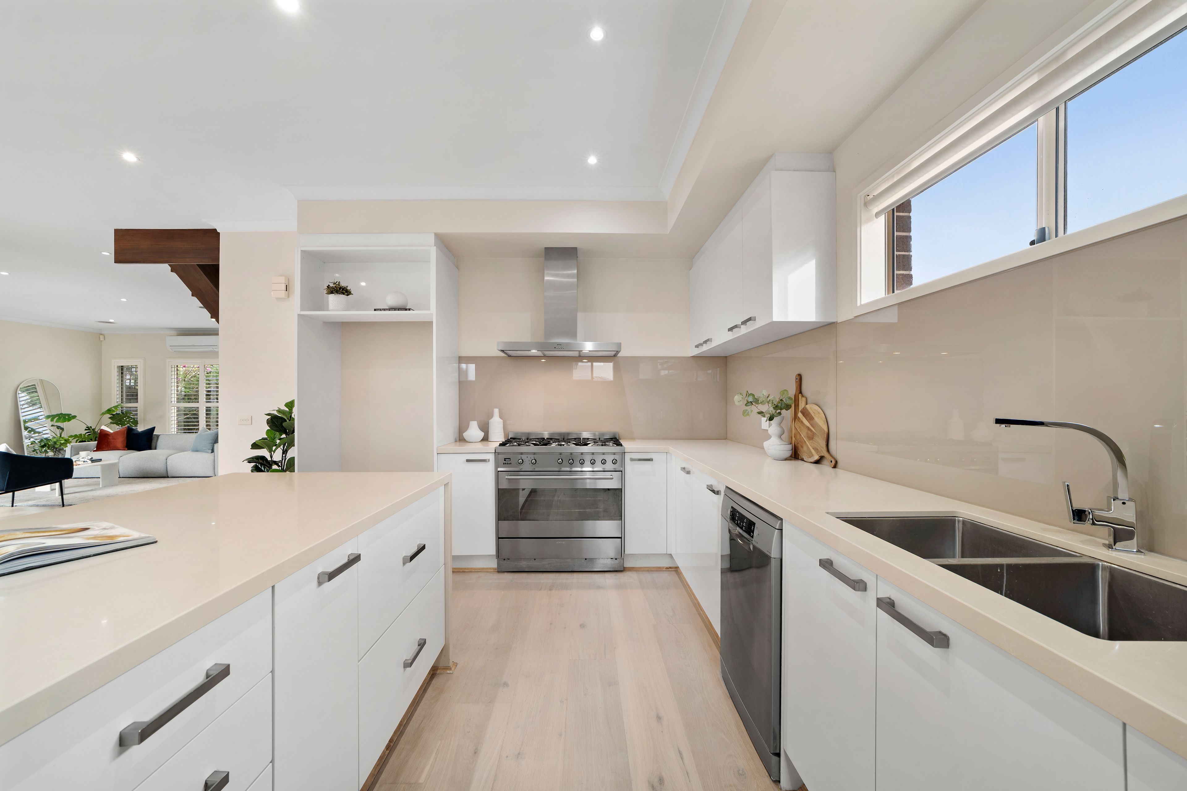 1/61 Hillview Avenue — photo 10 of 27