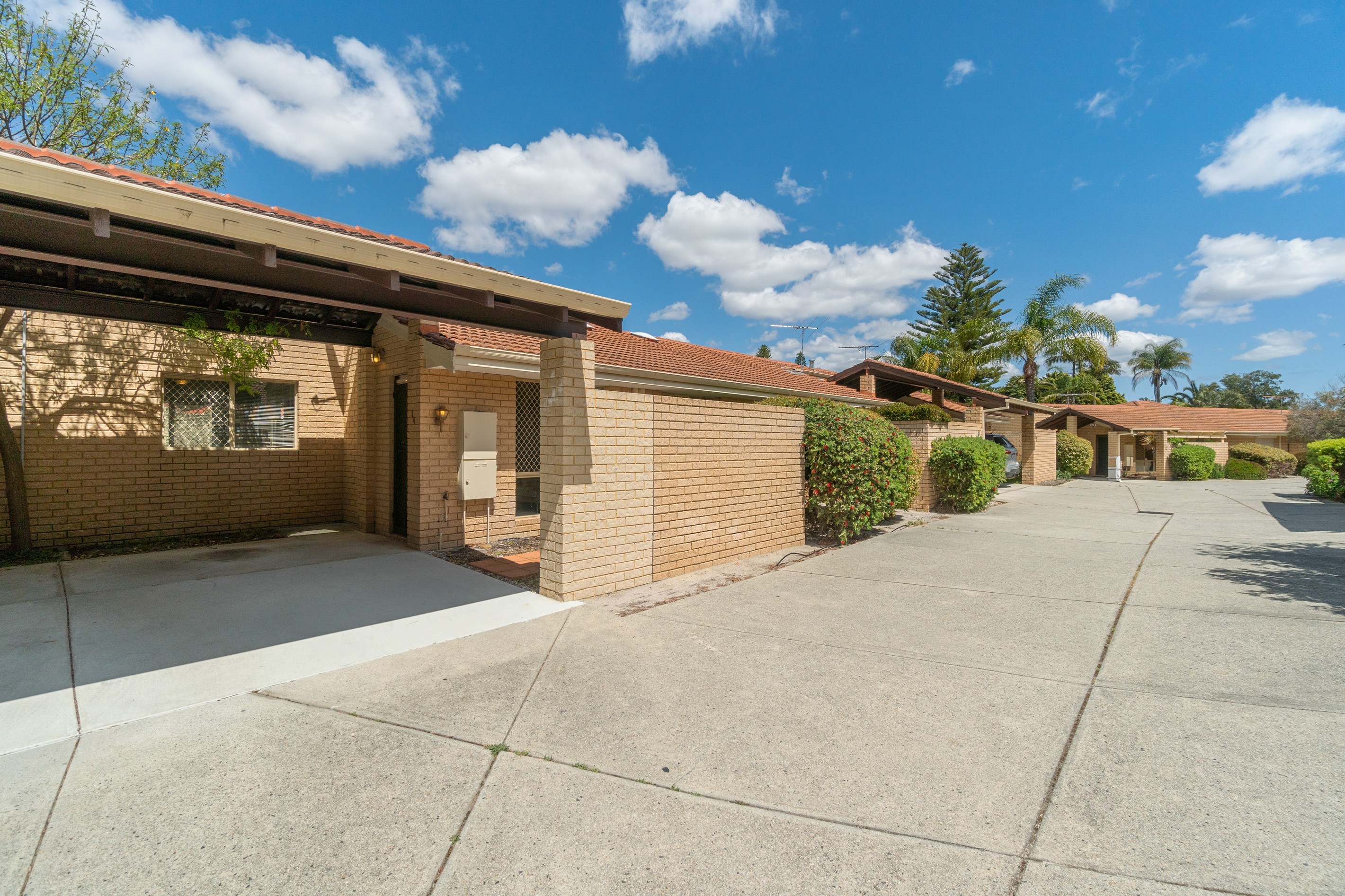 14/15 Honeysuckle Close, Ballajura, WA 6066