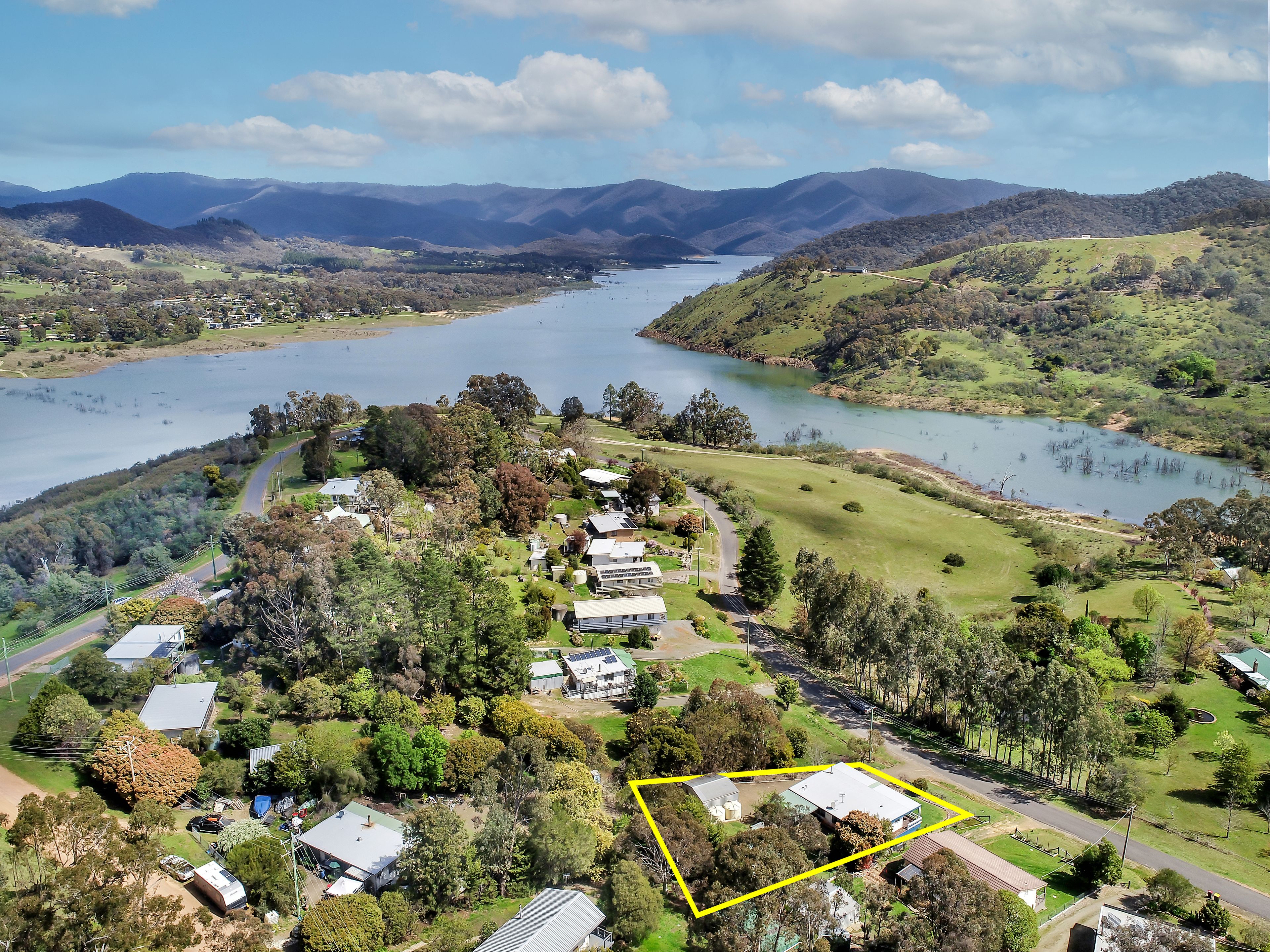 19 Willow Lake Drive, Macs Cove, VIC 3723