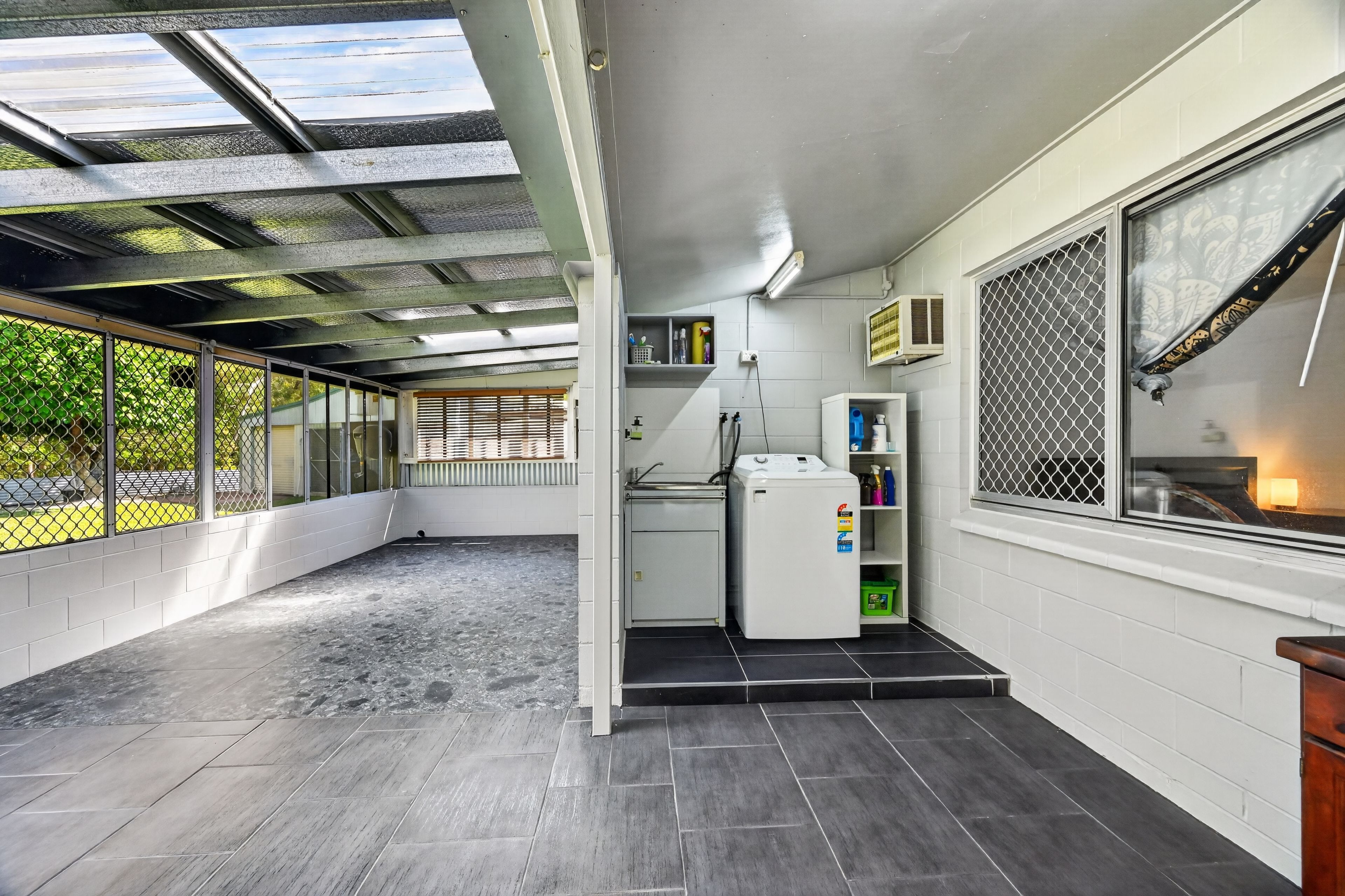14 Laura Court — photo 18 of 28