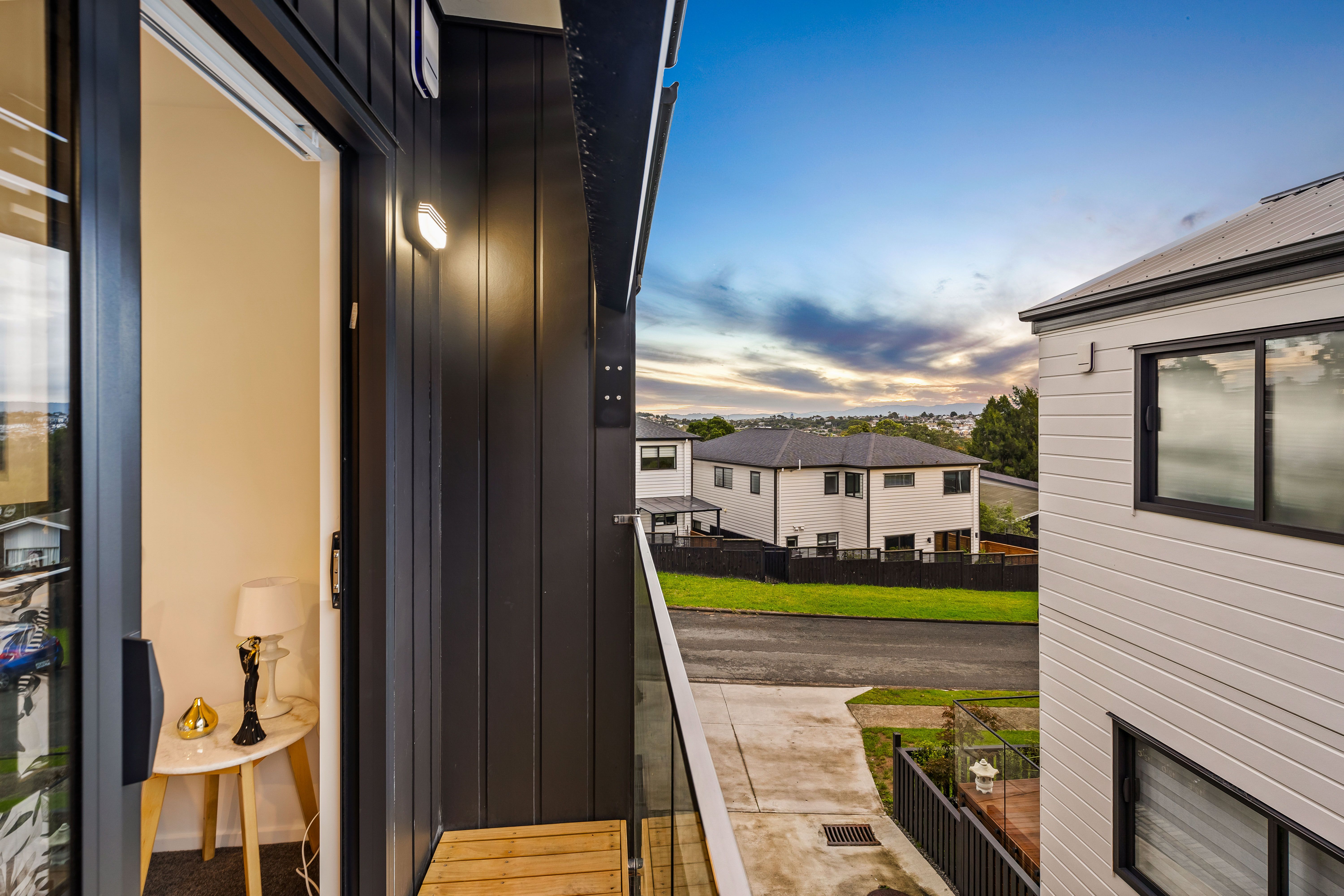 12b Woodhouse Place, West Harbour, Waitakere City