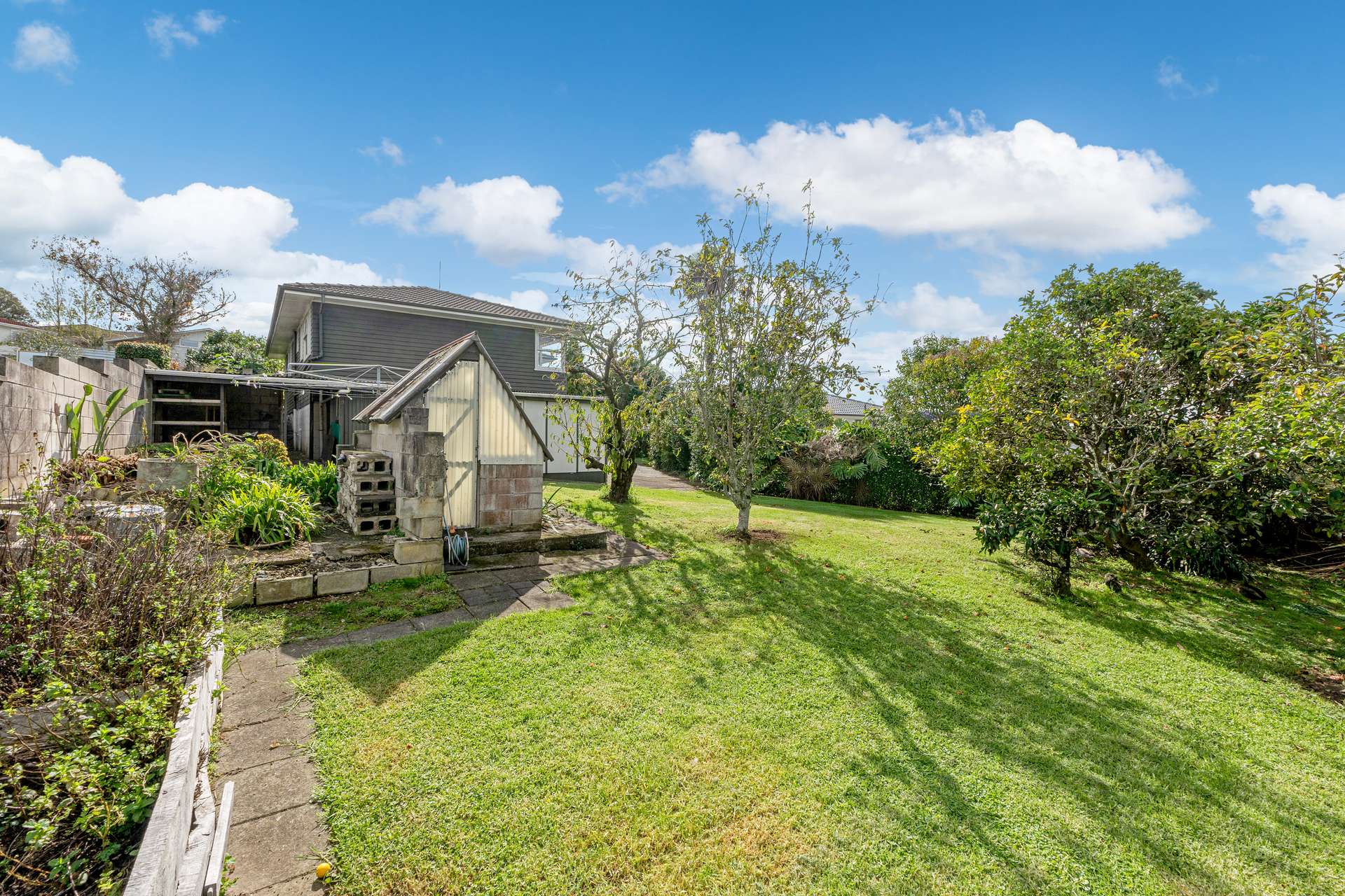 63 Advene Road photo 8
