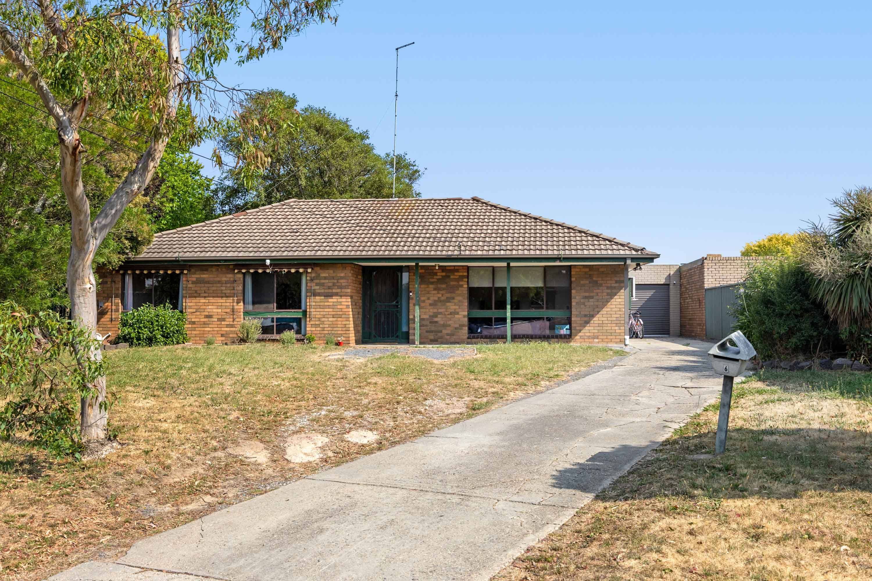 6 Forest Court, Wendouree VIC 3355