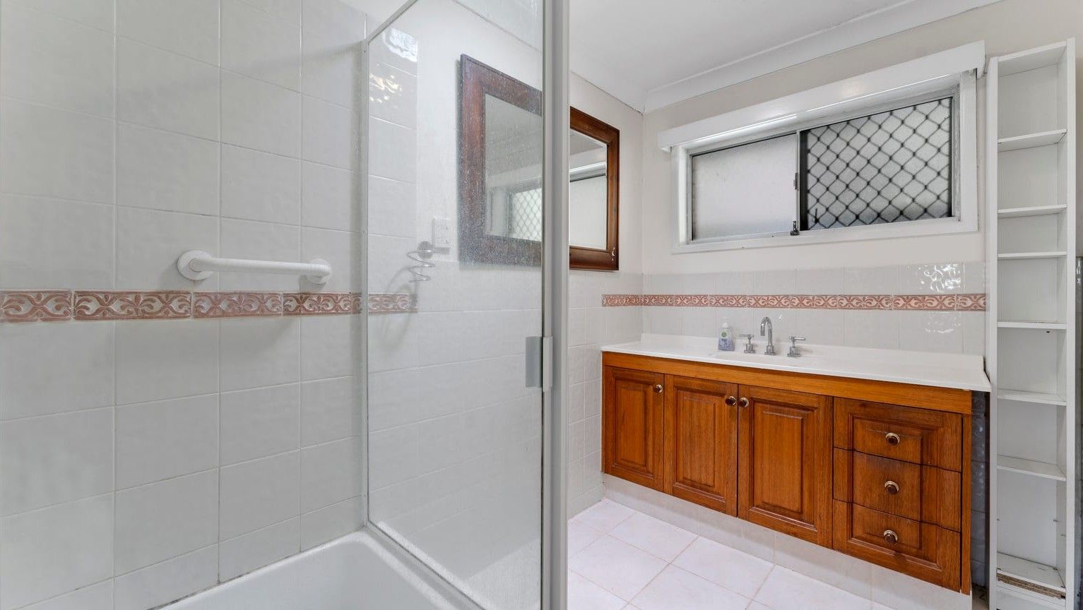 2 Robert Street, Loganlea, QLD 4131