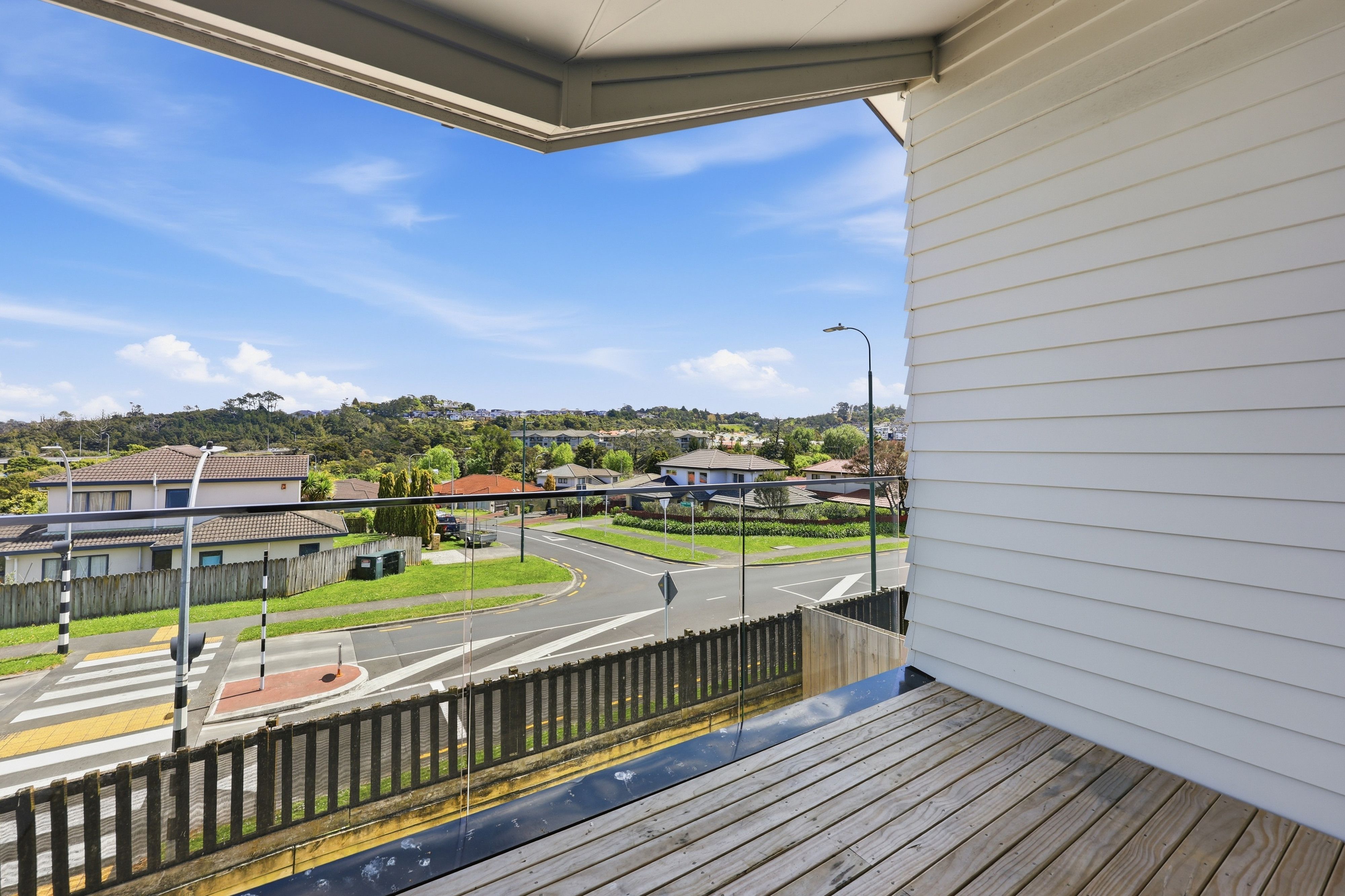 10/14 Medallion Drive, Oteha, North Shore City
