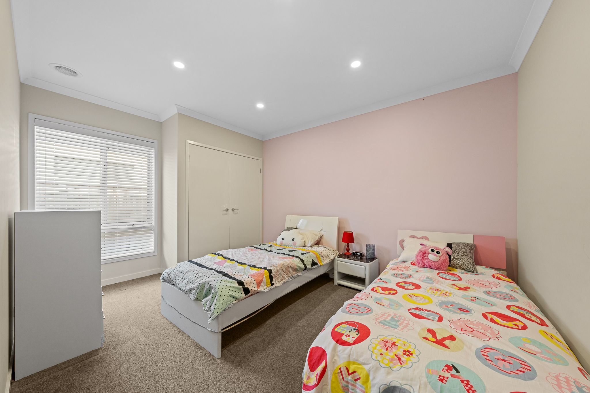 13 Elmsford Crescent — photo 11 of 17