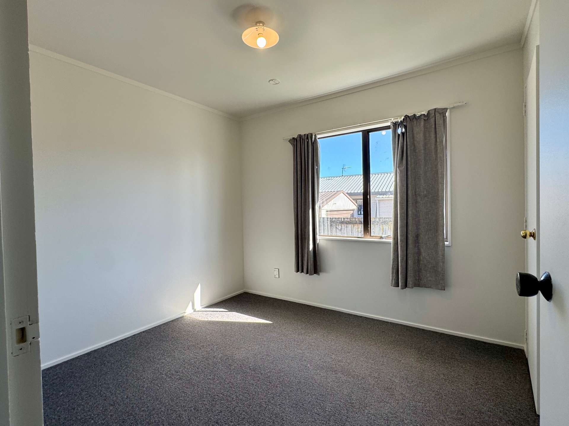 12a Lloyd Drive photo 4