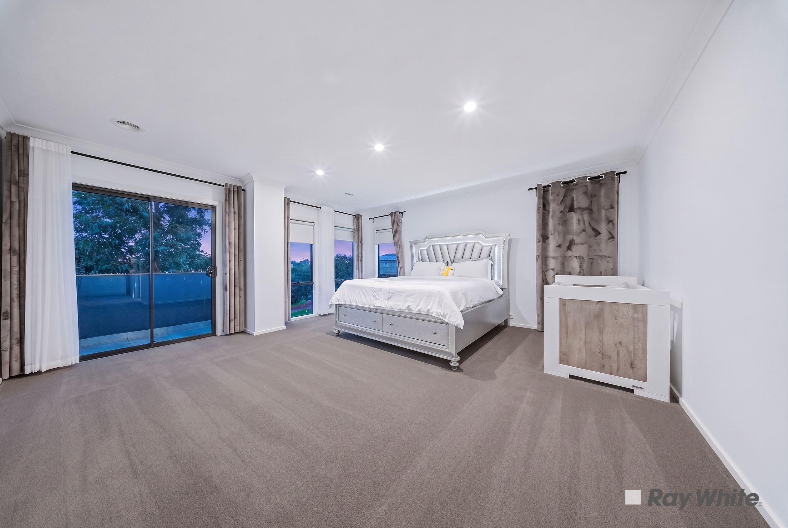 8 Hammersmith Way — photo 16 of 30