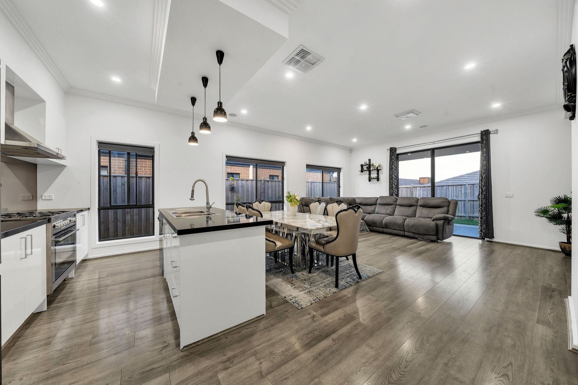 33 Holgate Avenue, Clyde North, VIC 3978