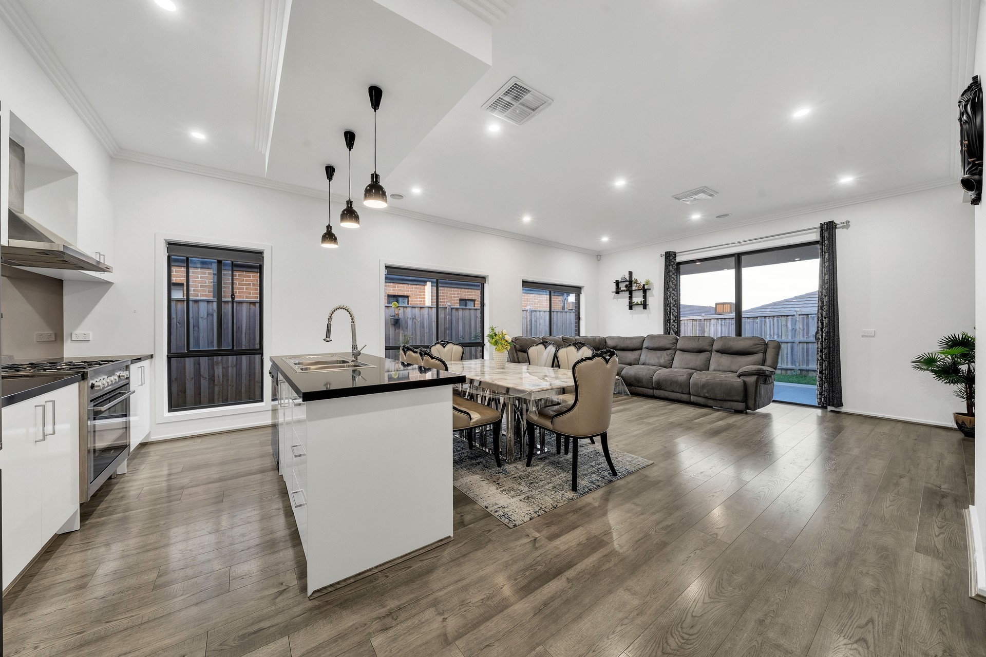 33 Holgate Avenue, Clyde North, VIC 3978