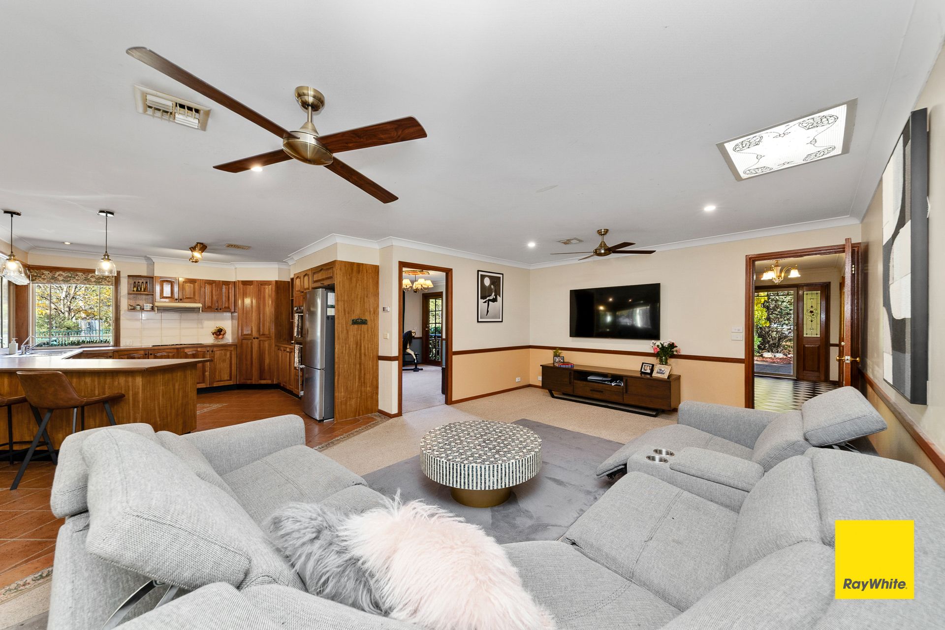 11 Elmslea Drive — photo 4 of 26