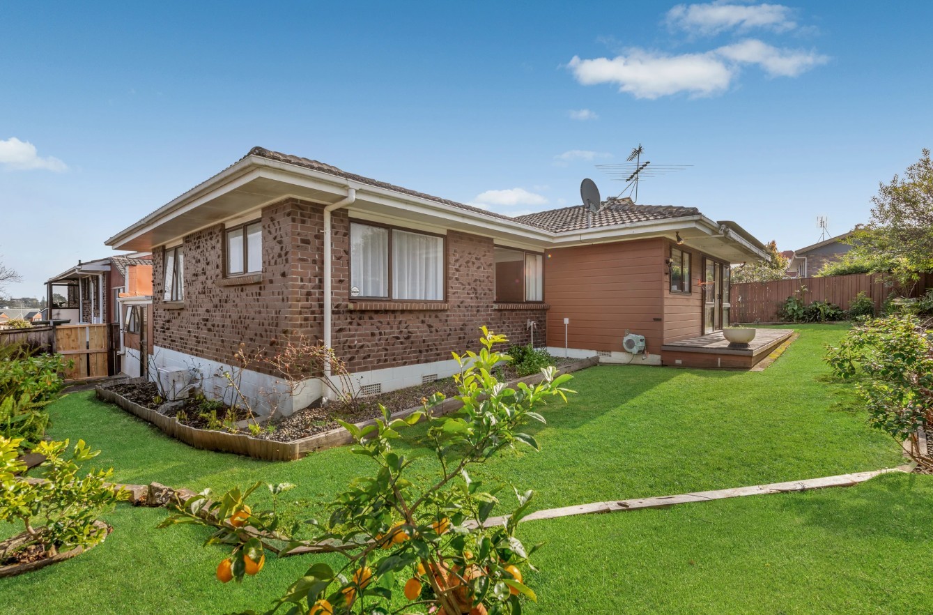 2/126 Botany Road, Botany Downs, Manukau City