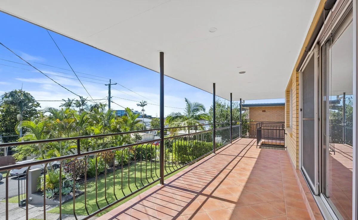 6 Penrock Parade, Labrador, QLD 4215