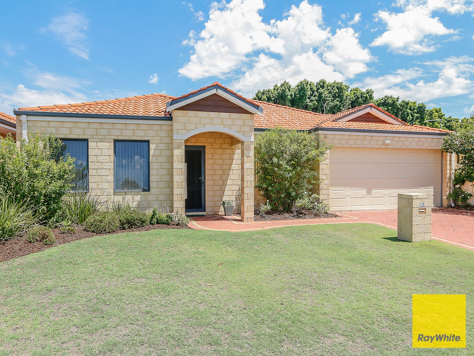 16 Lockeport Approach, Madeley, WA 6065