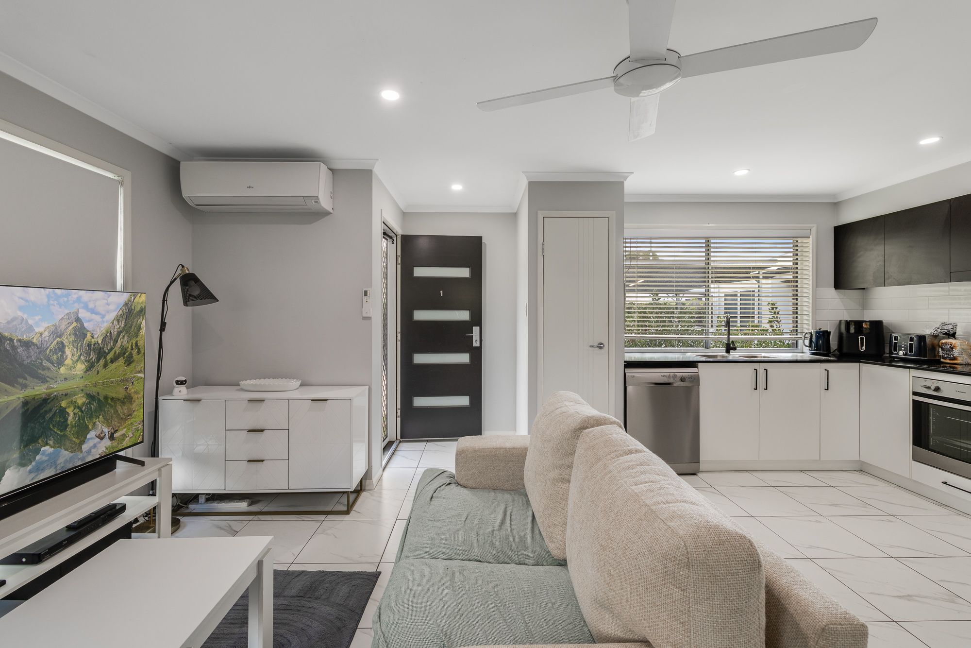 1/45 Joyce Street — photo 3 of 11
