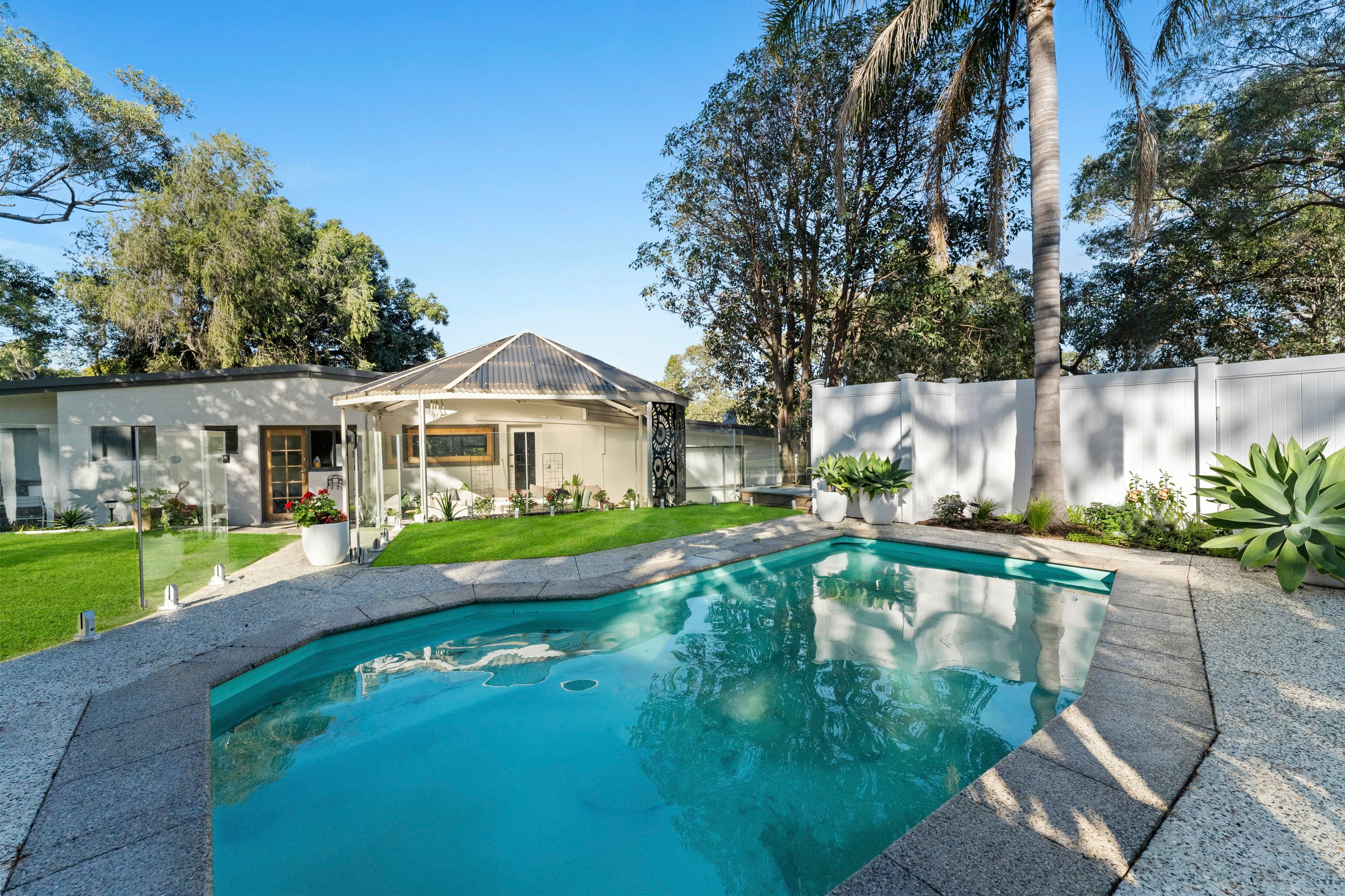 14 Enid Road, Kalamunda, WA 6076