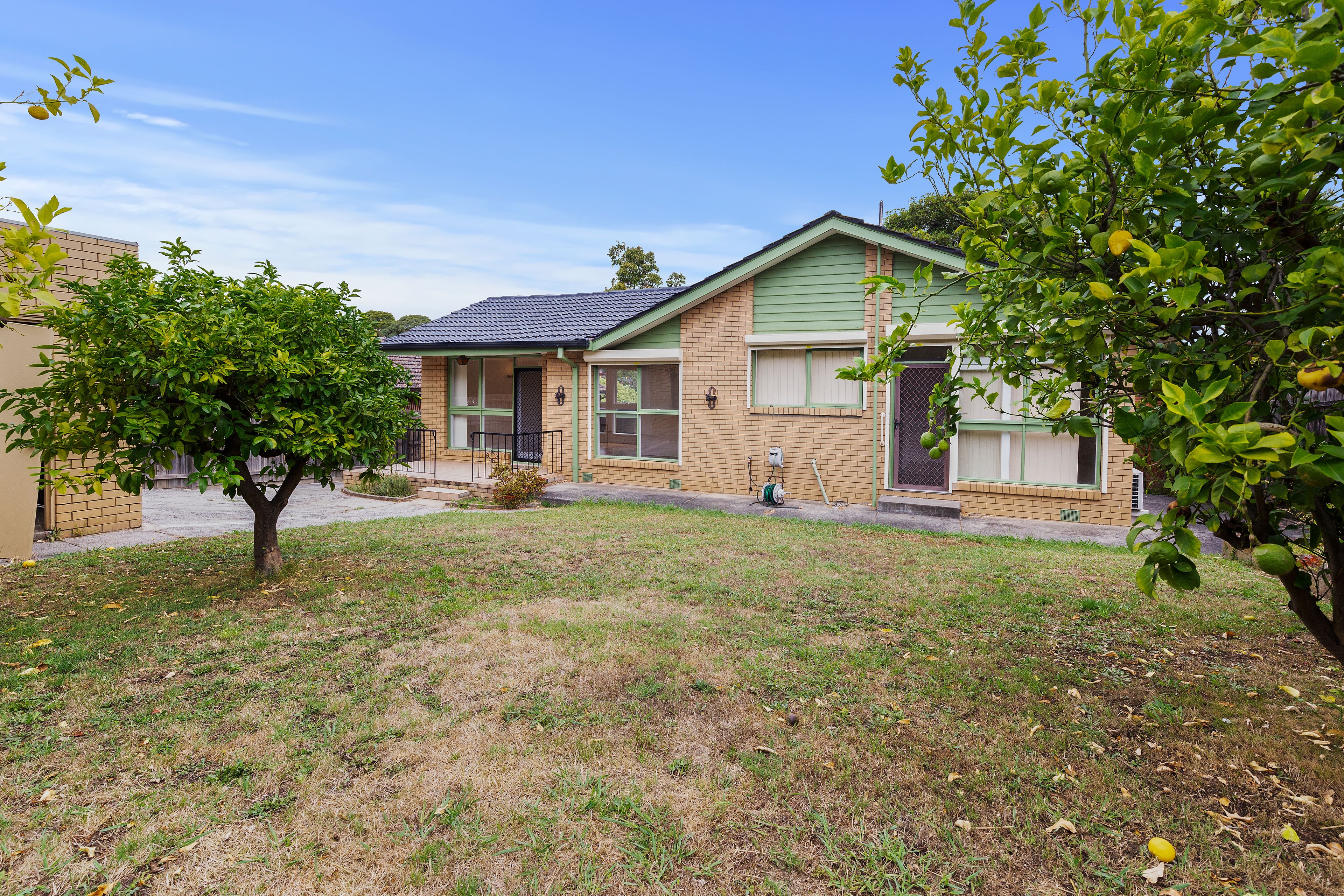 7 Woodleigh Crescent — photo 11 of 12