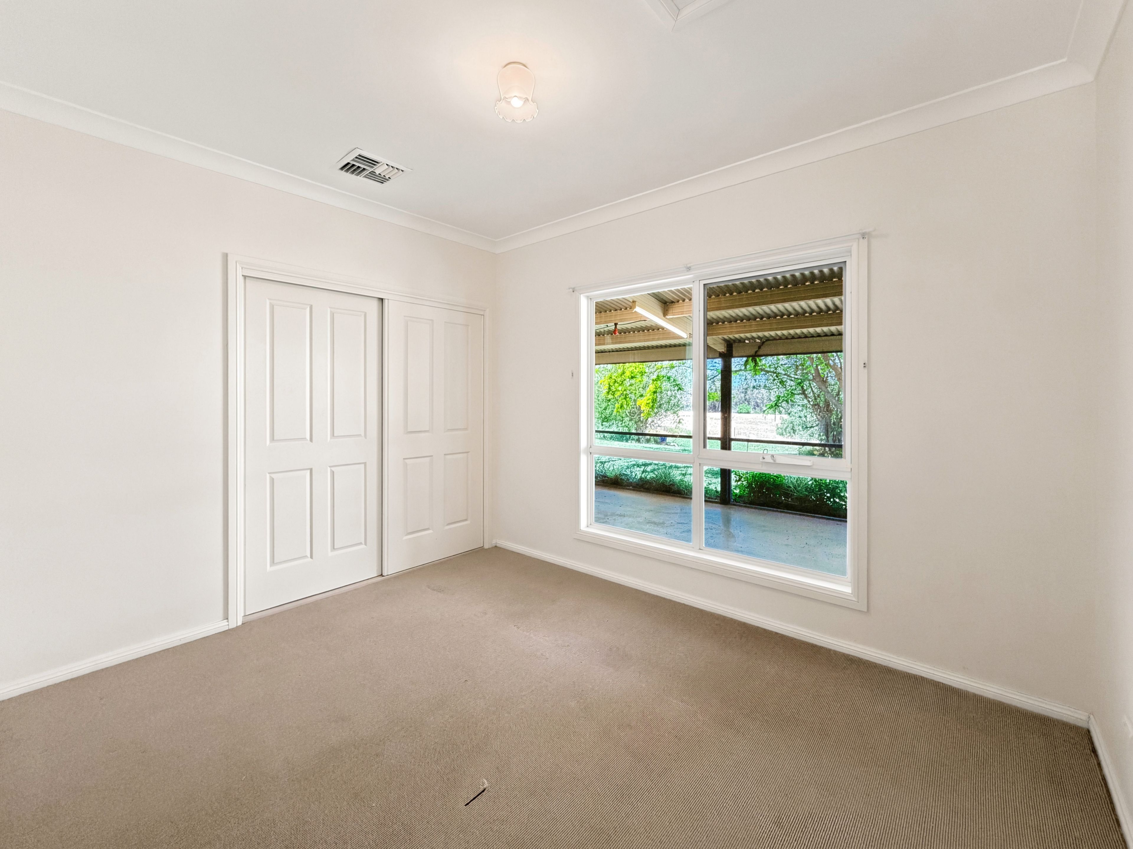 220 Macquarie View Road — photo 12 of 20