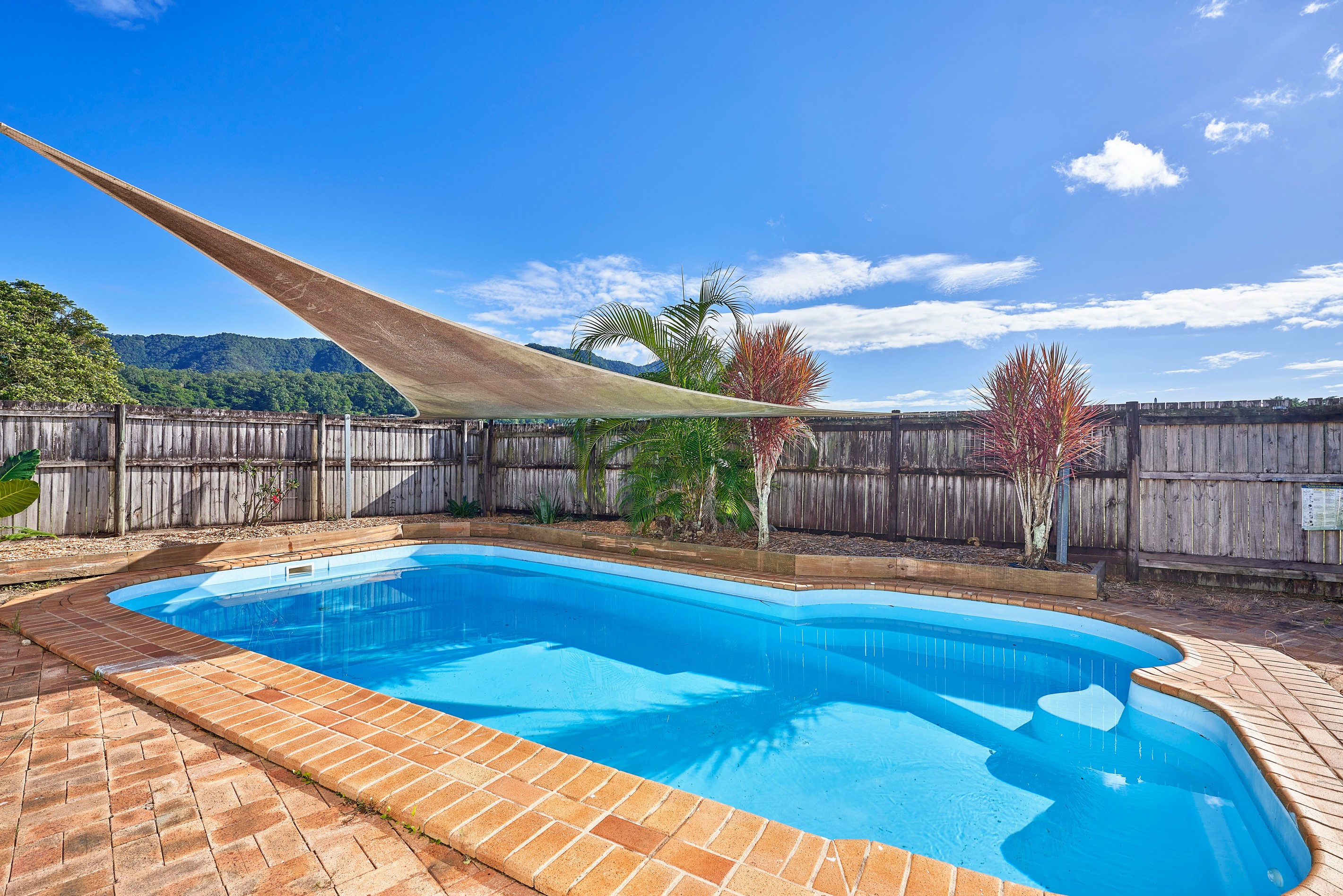 4 Bee Close, Bentley Park, QLD 4869