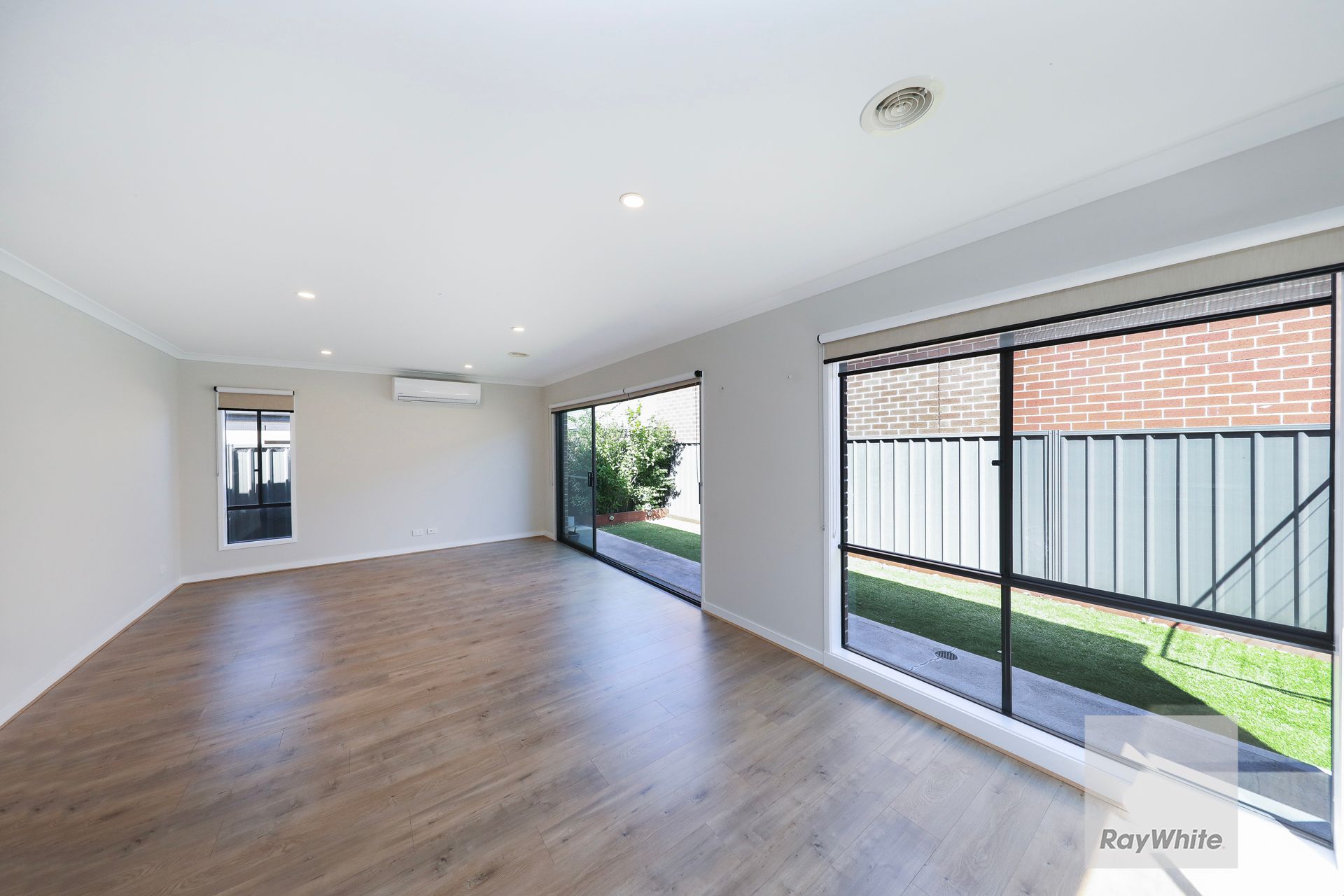 28 Bowenia Avenuw, Craigieburn, VIC 3064