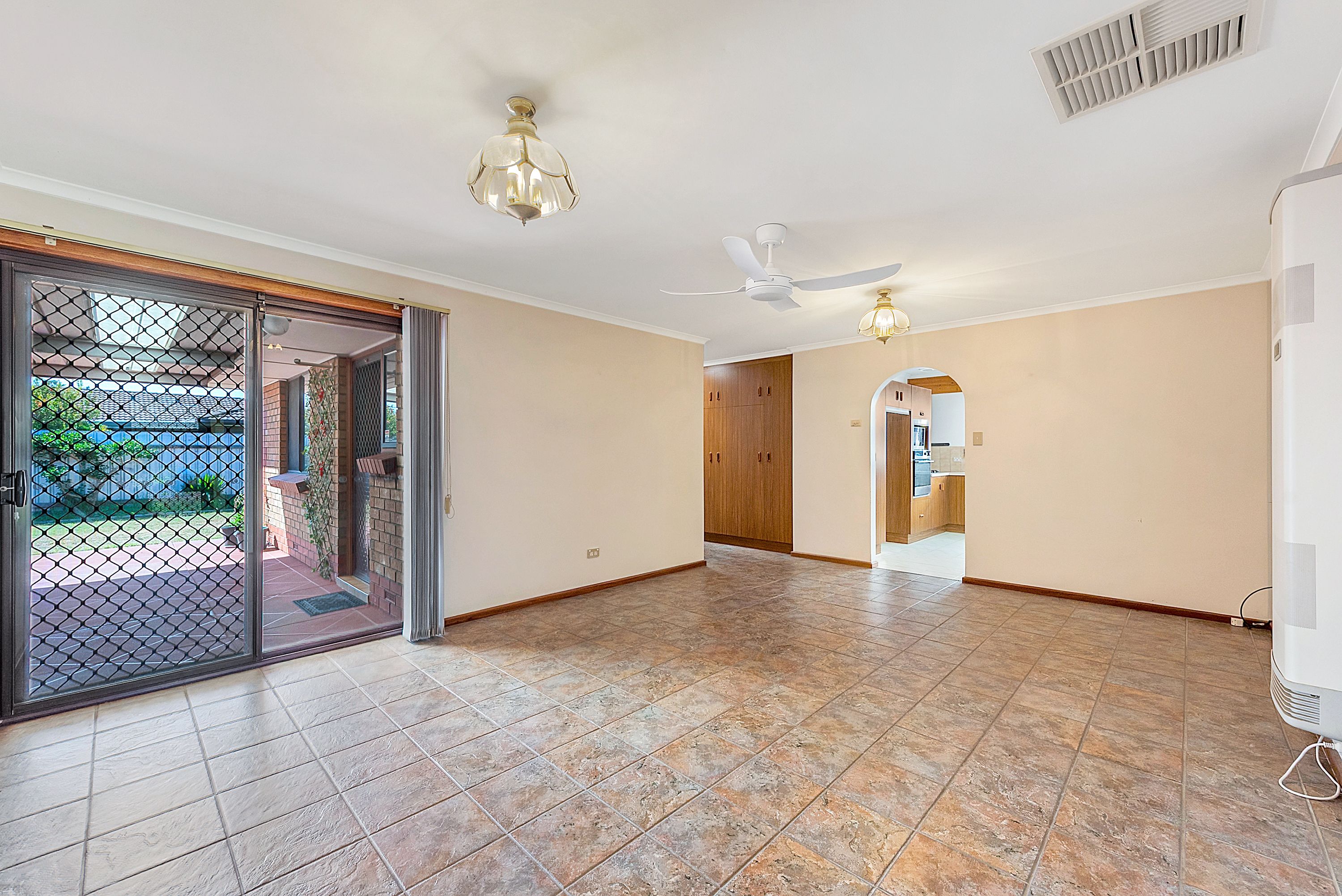 15 Bogota Crescent — photo 12 of 13