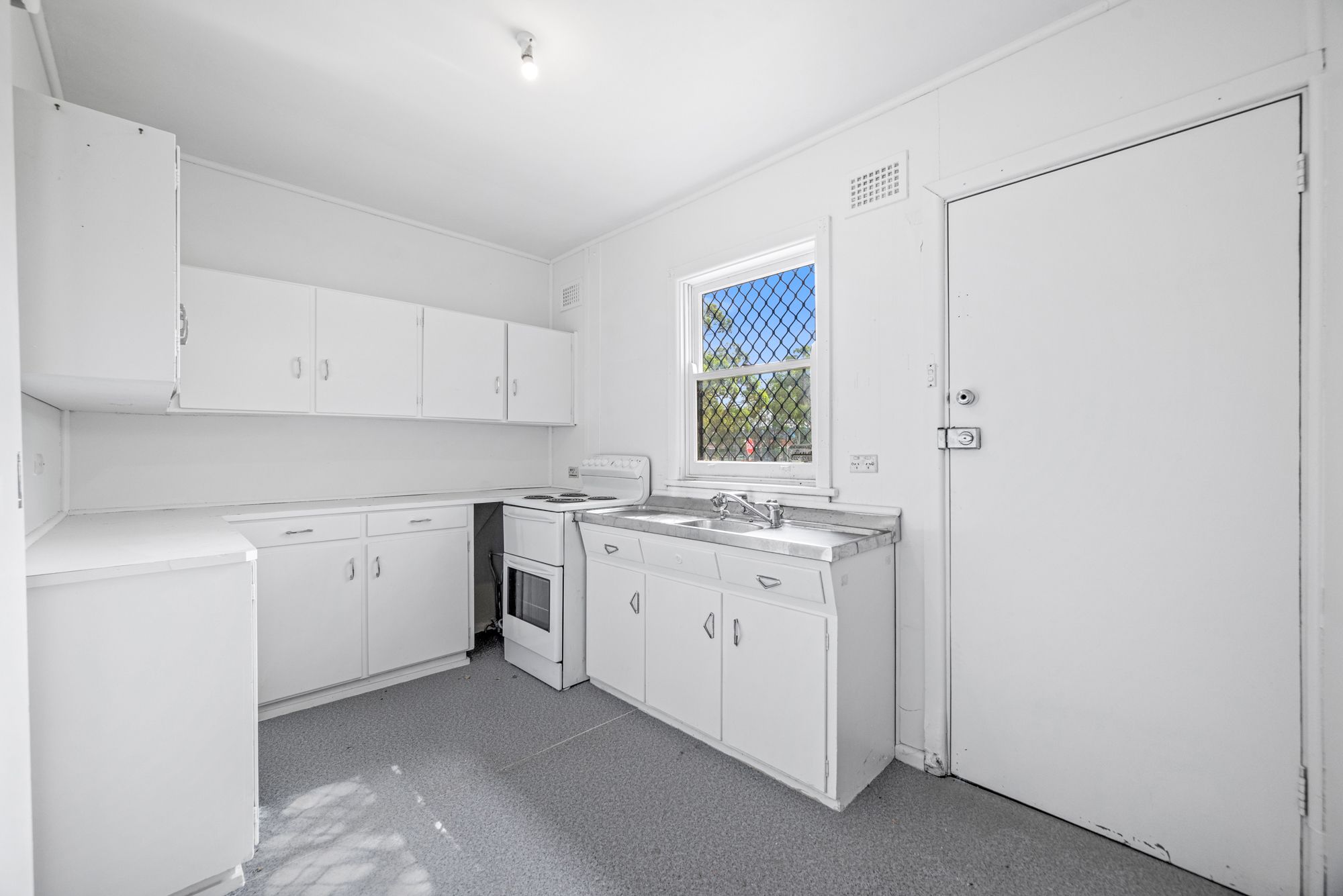 1 Reddall Street, Campbelltown, NSW 2560